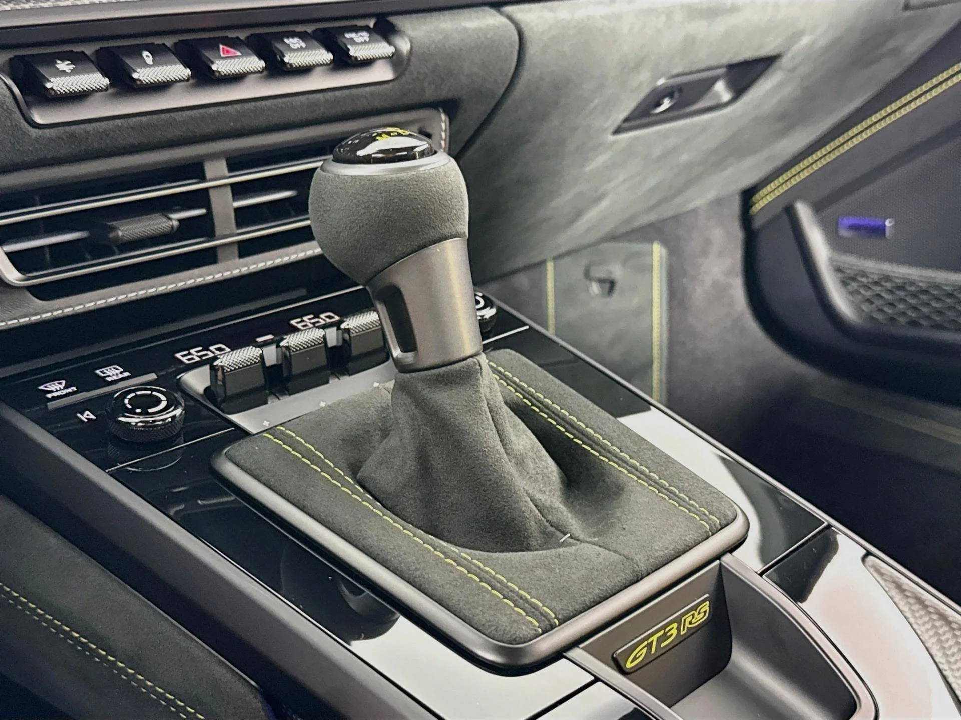 mph017_3161731317_Used_2024_Porsche_911_GT_3_RS_1788561367_4880987703