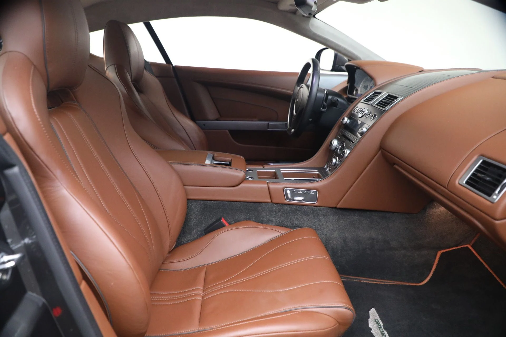 mph017_3166422568_Used_2014_Aston_Martin_DB_9_1789160286_6532f18075