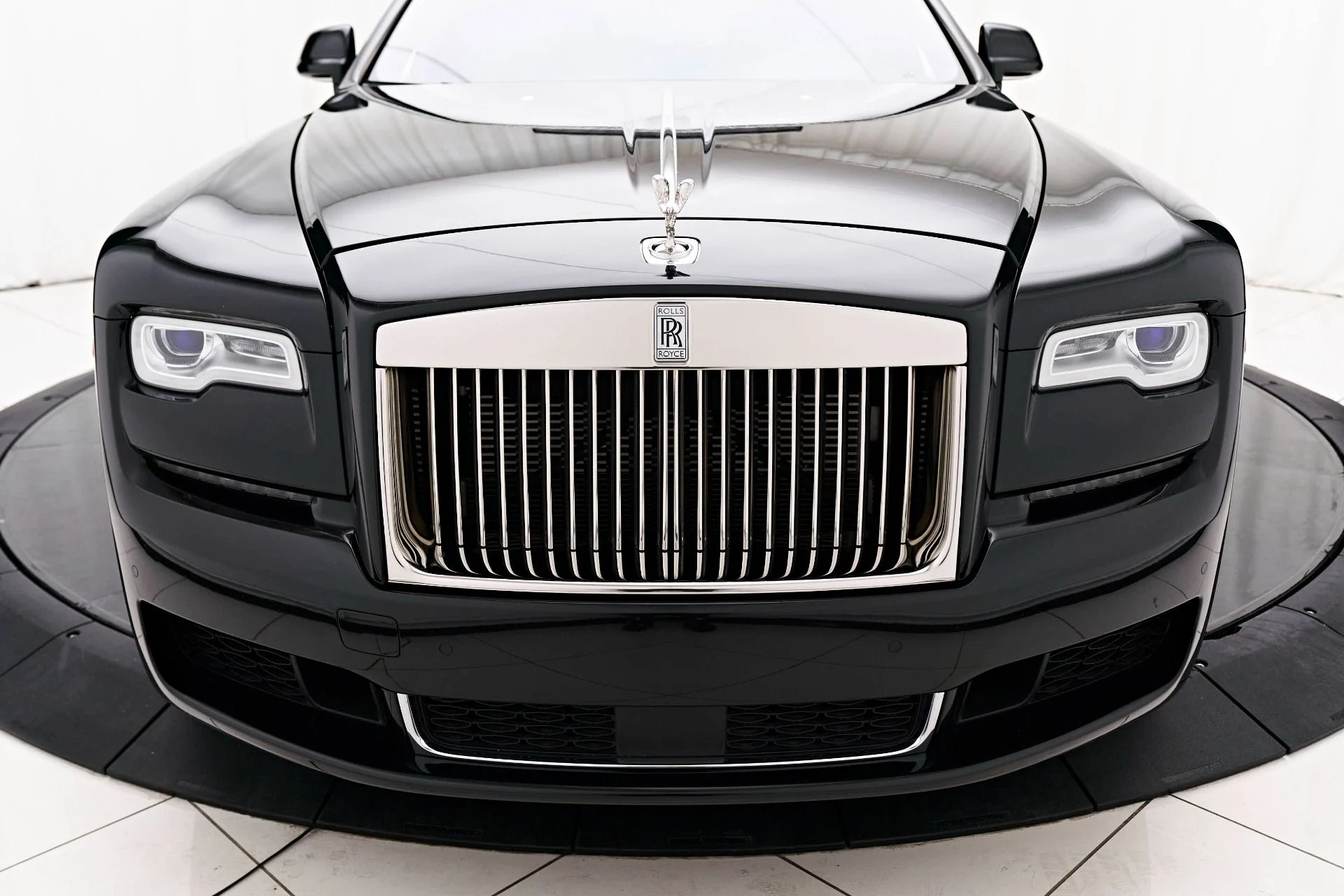 mph017_3167795498_Used_2019_Rolls_Royce_Ghost_Base_1713298107_a6e2ac8ea5