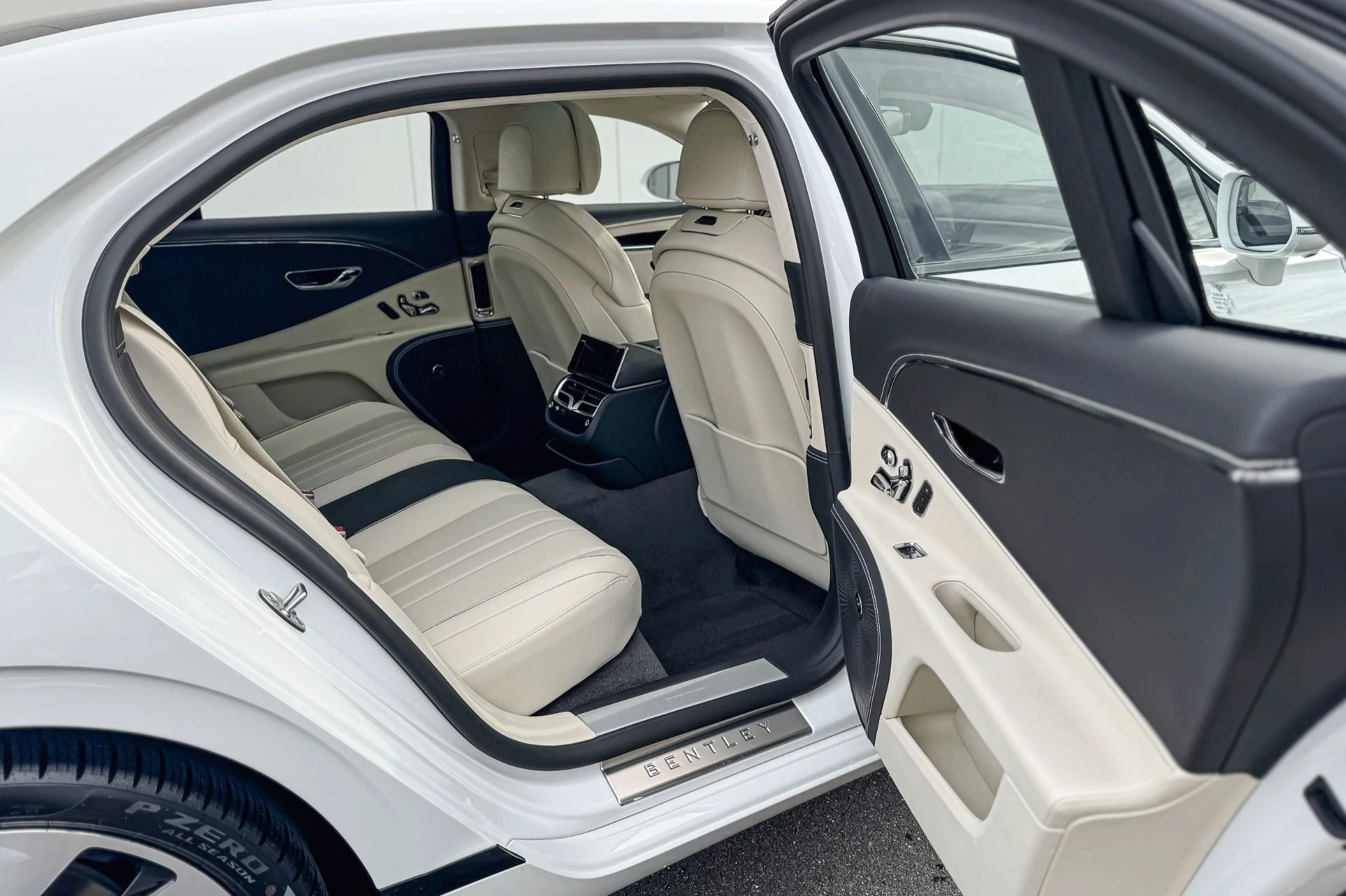 mph017_3178788045_New_2026_Bentley_Flying_Spur_1758111119_ccd7625a94