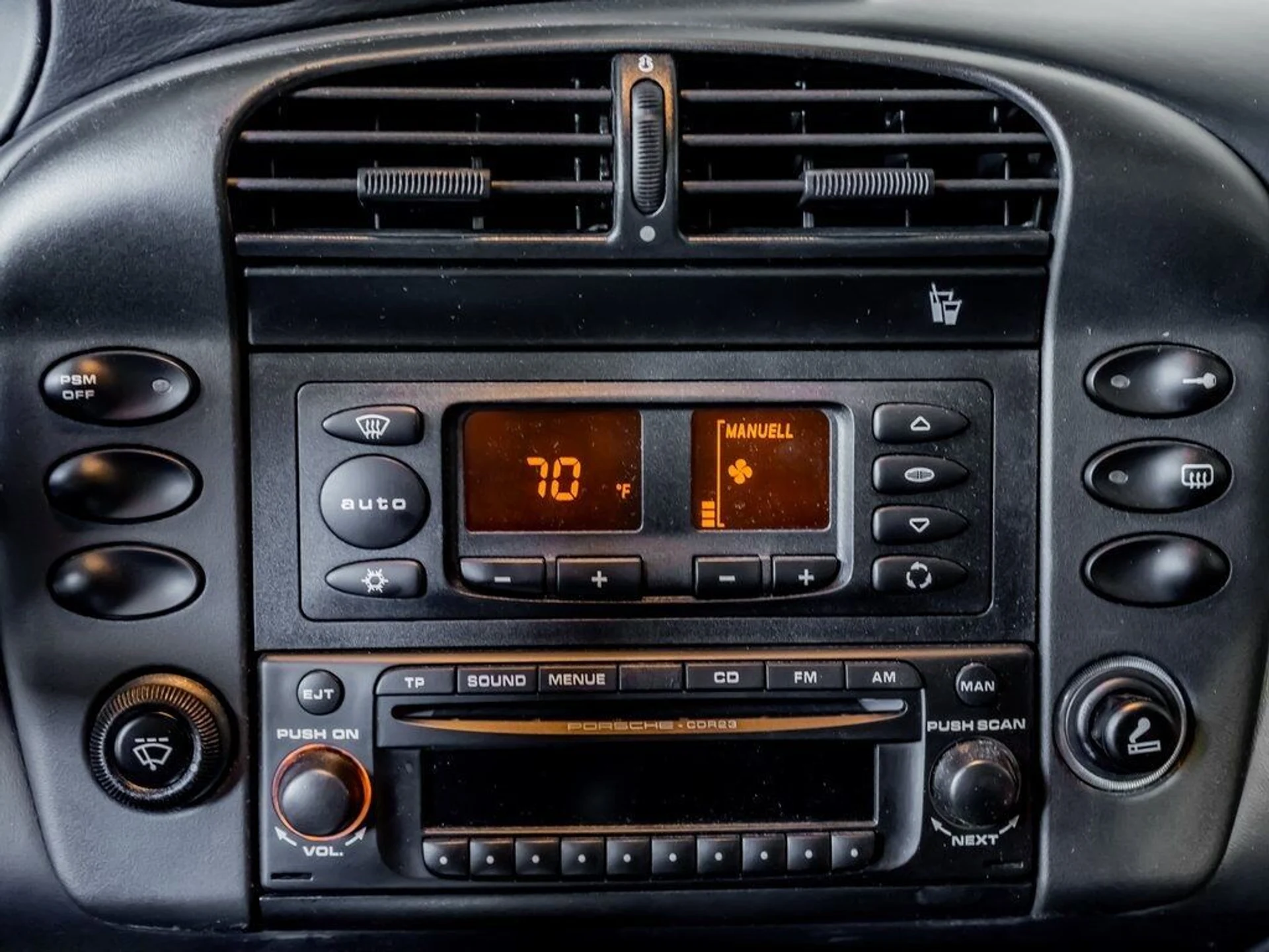 mph017_3179501065_bad9345350960518db70ac2394a87741_5263c99027