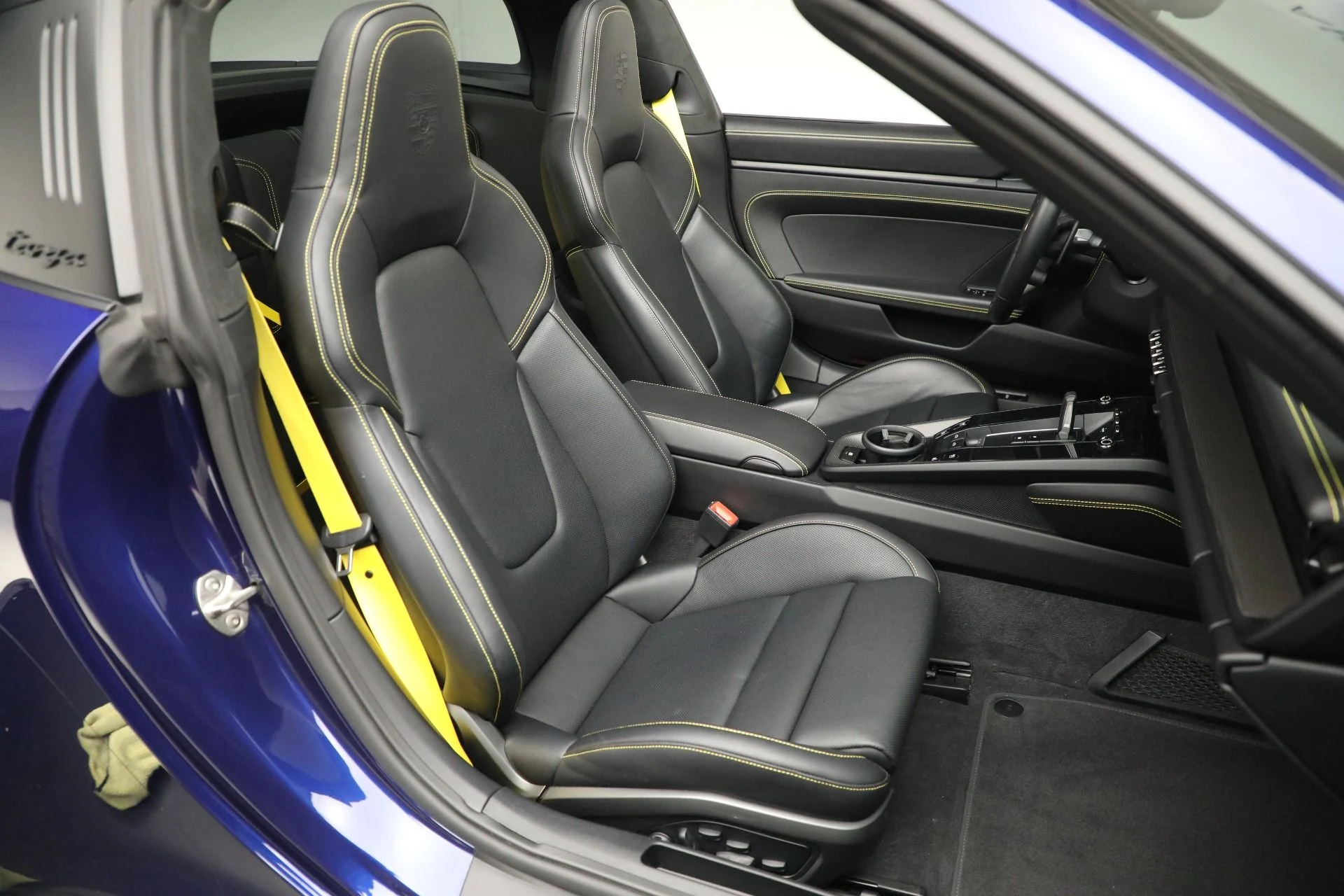 mph017_3183913702_Used_2024_Porsche_911_Targa_4_GTS_1761677247_ffe304b912