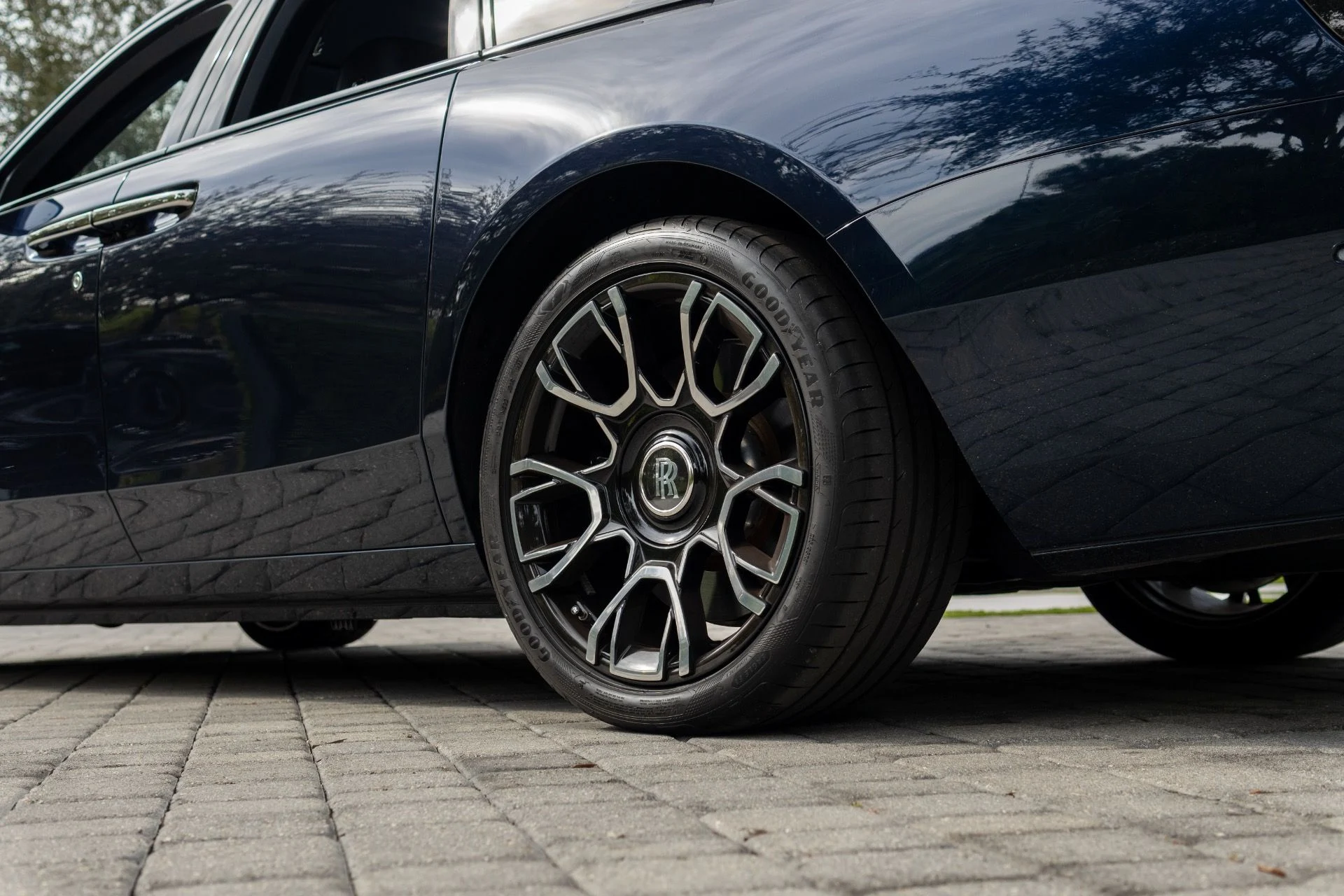 mph017_3184836948_Used_2023_Rolls_Royce_Black_Badge_Ghost_1765569637_dbaebdf769