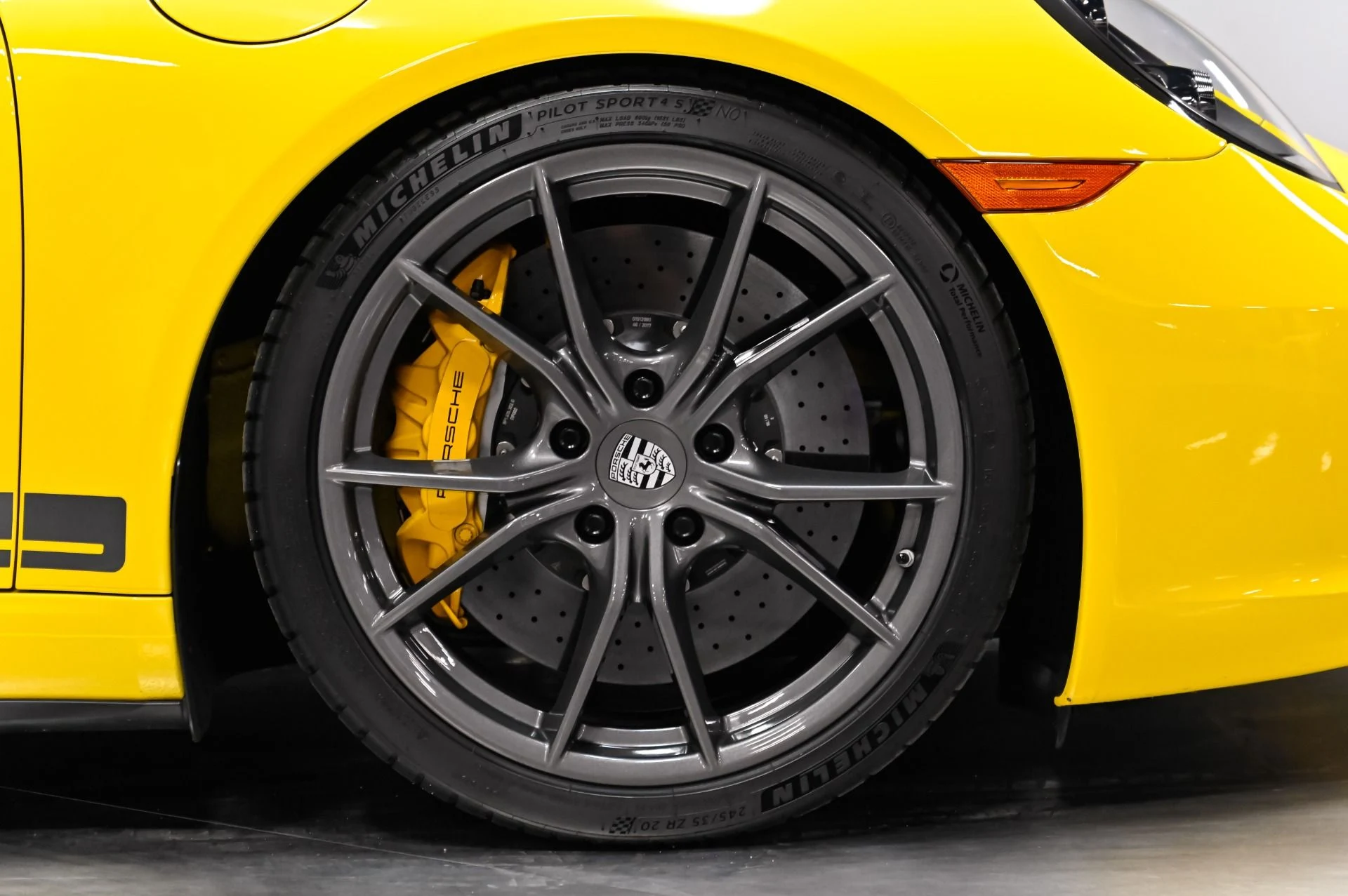 mph017_3185868739_Used_2018_Porsche_911_Carrera_T_1790277617_63b55d3a12