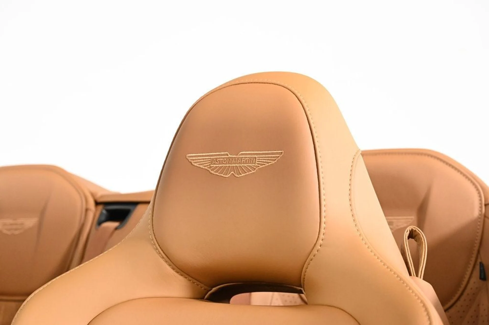 mph017_3186387011_new_2025_aston_martin_db12_volante_11350_22900895_17_1024_7114300c56