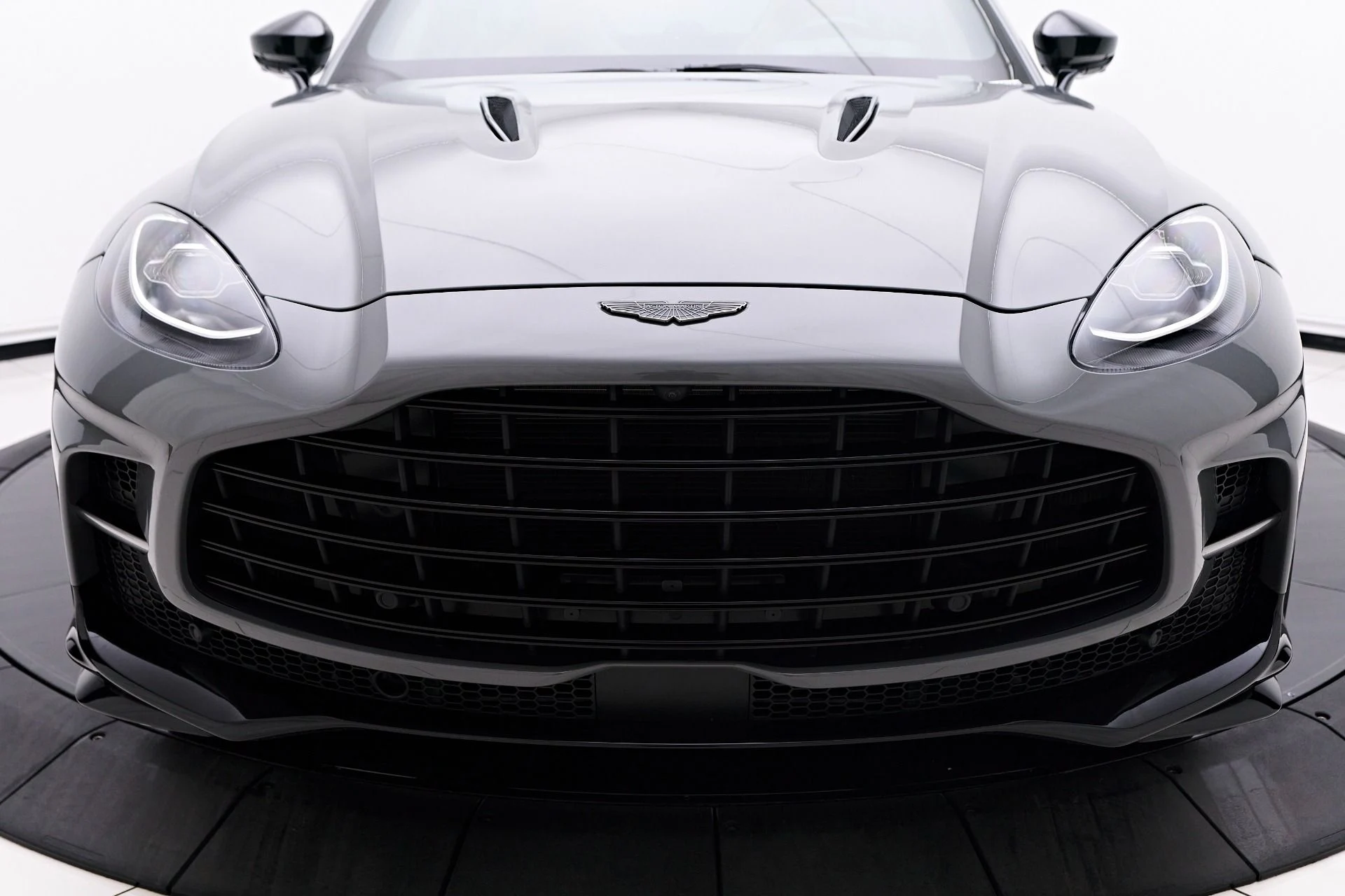 mph017_318655175_Used_2024_Aston_Martin_DBX_707_1753235896_469dcbffb6