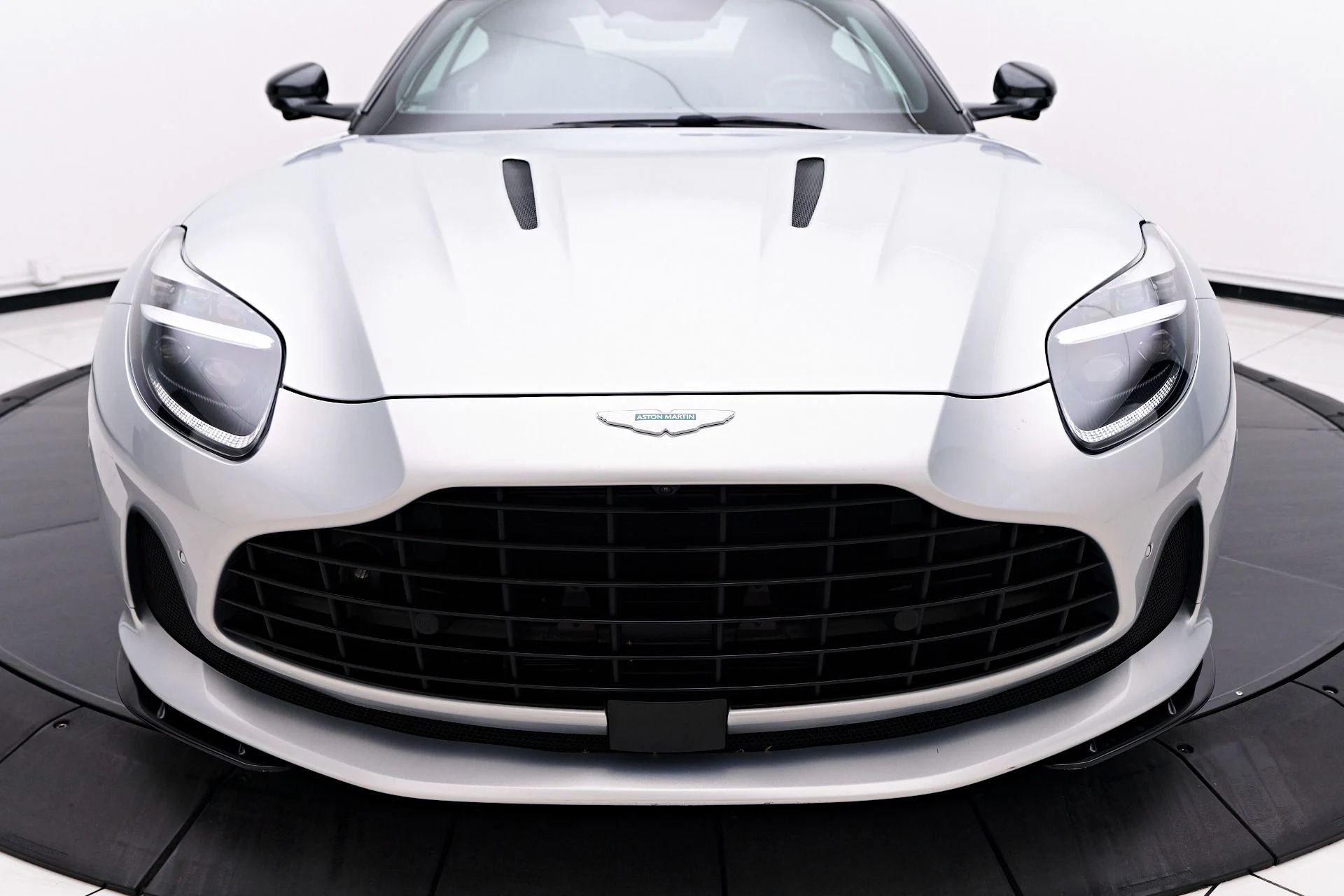 mph017_3192071798_Used_2024_Aston_Martin_DB_12_1755890589_f699d5f349