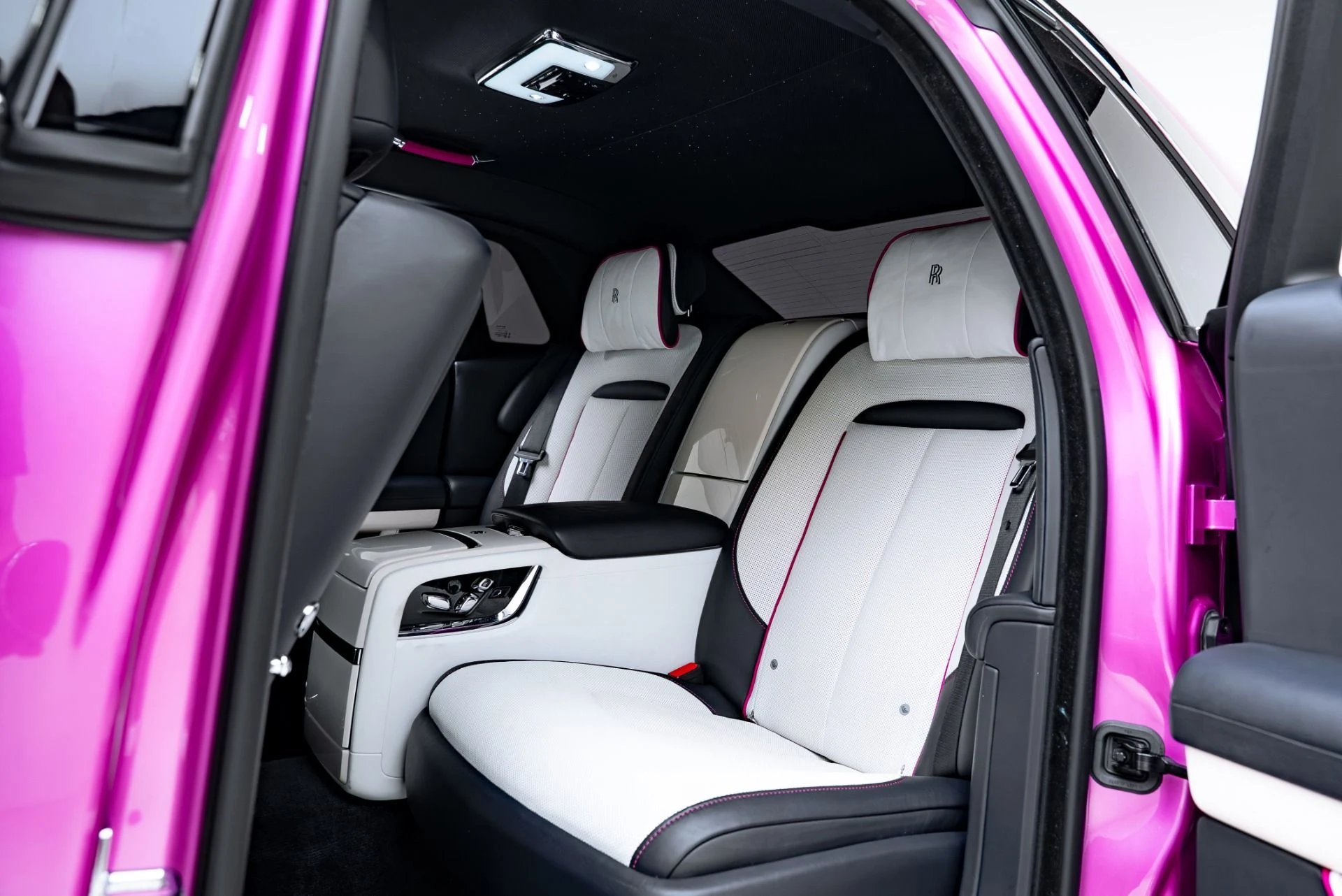 mph017_3195712859_Used_2021_Rolls_Royce_Ghost_1777047146_056ceaa8f0