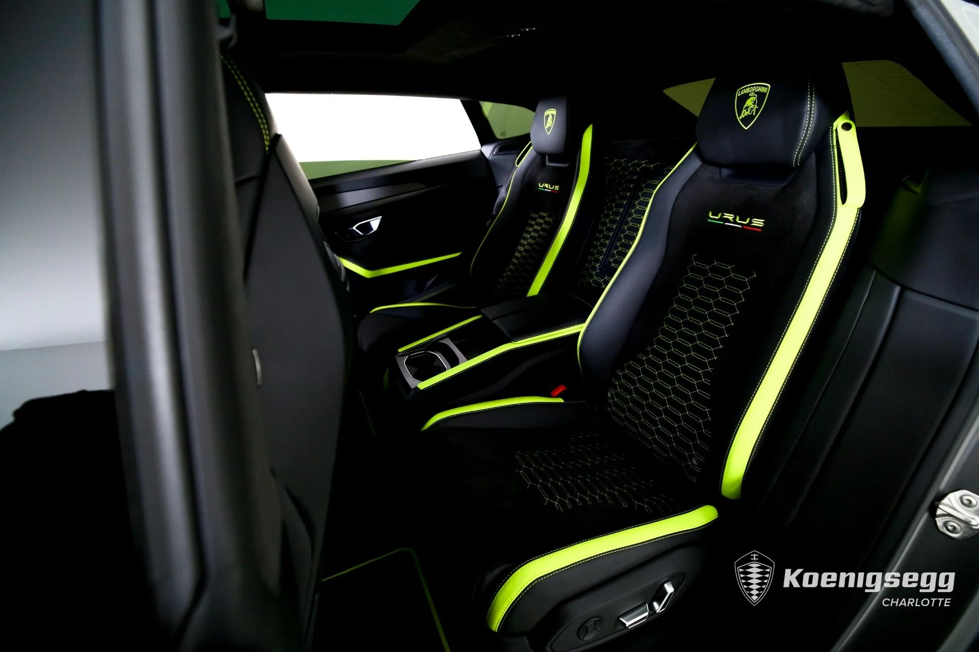 mph017_3197395008_Used_2022_Lamborghini_Urus_GRAPHITE_CAPSULE_1761055774_45e40513c0