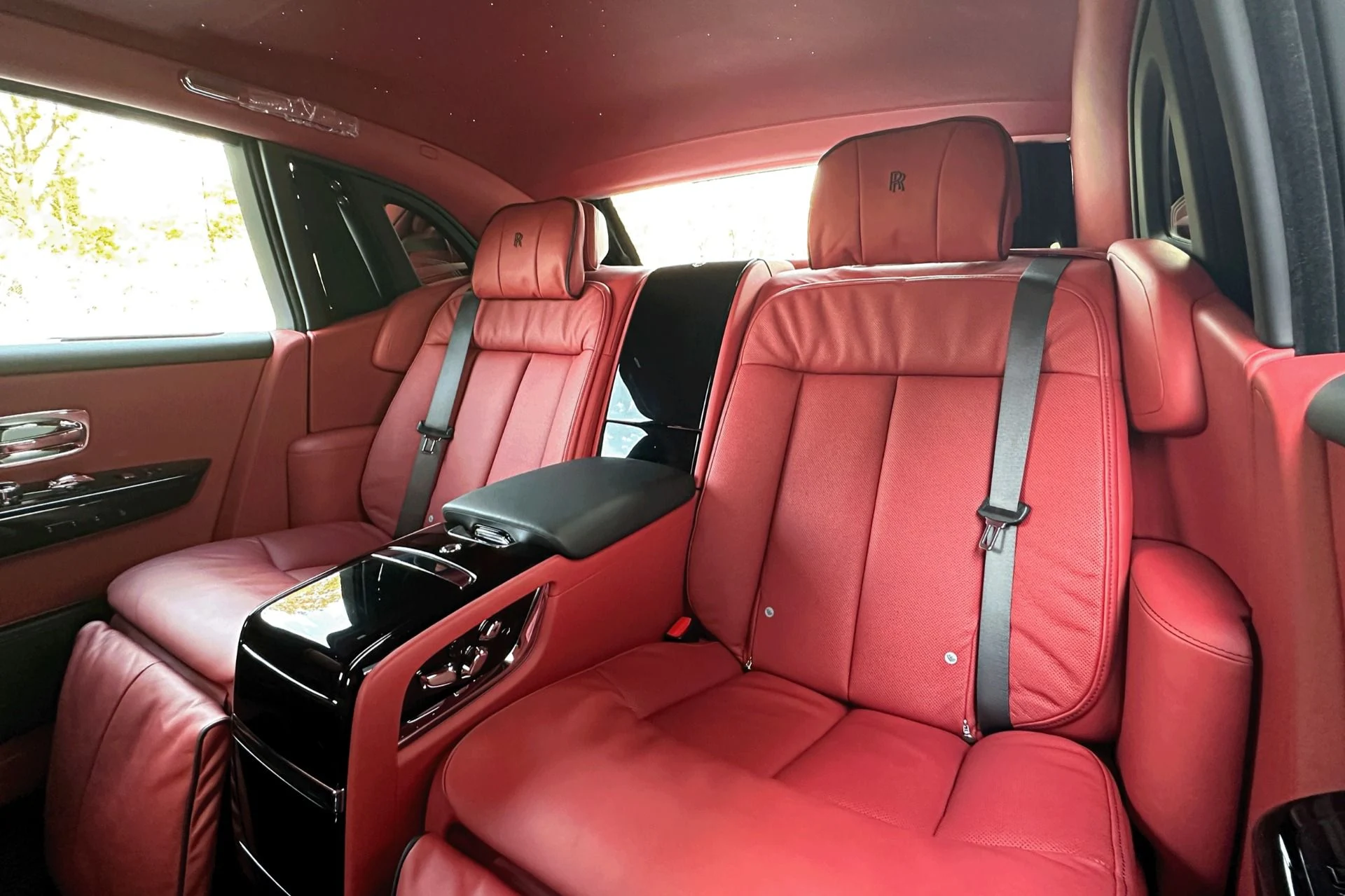 mph017_3201008613_Used_2022_Rolls_Royce_Phantom_EWB_1762892452_045edc4cbf