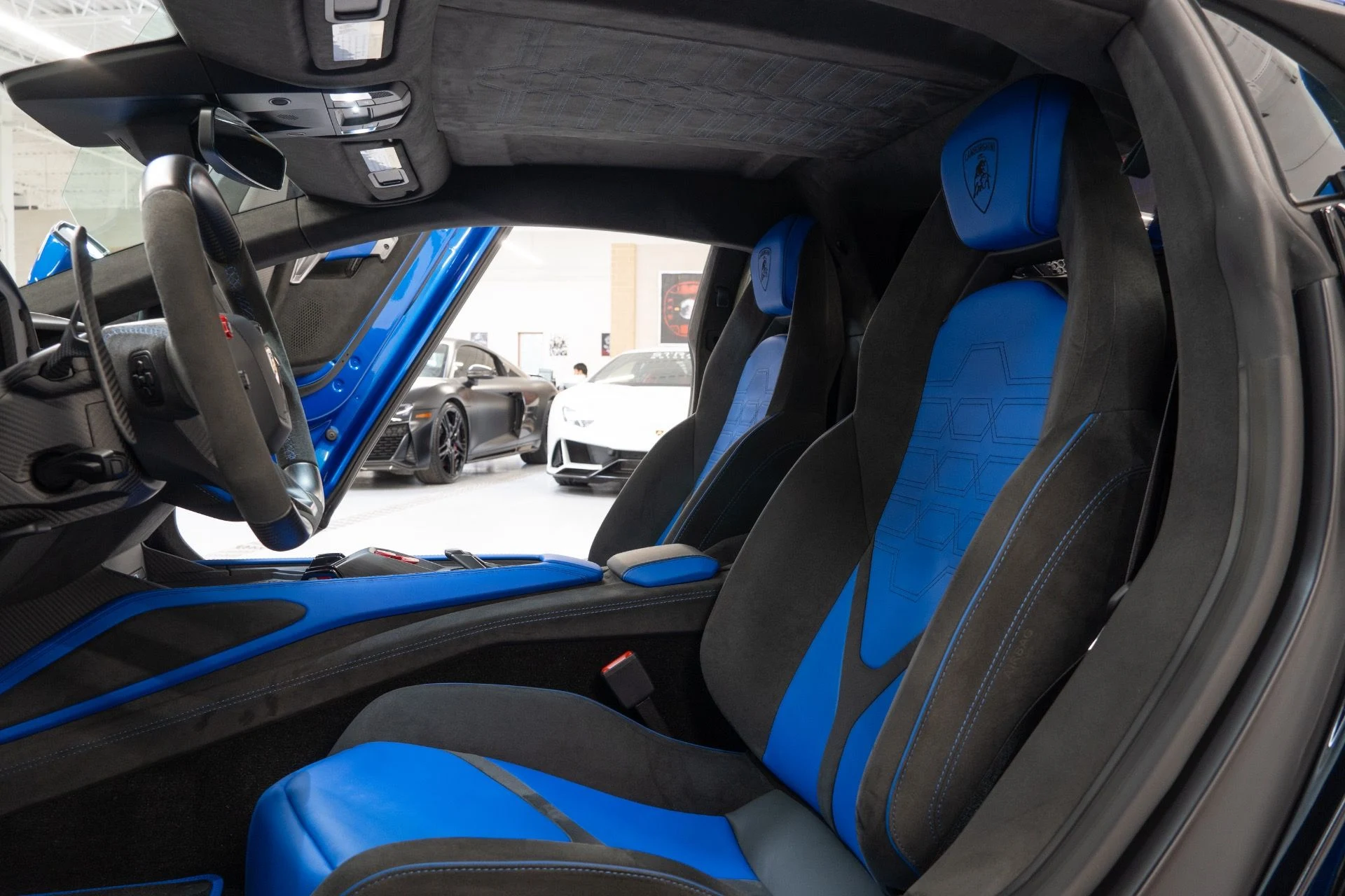 mph017_3210313247_Used_2024_Lamborghini_Revuelto_1753480862_22360b6ef9
