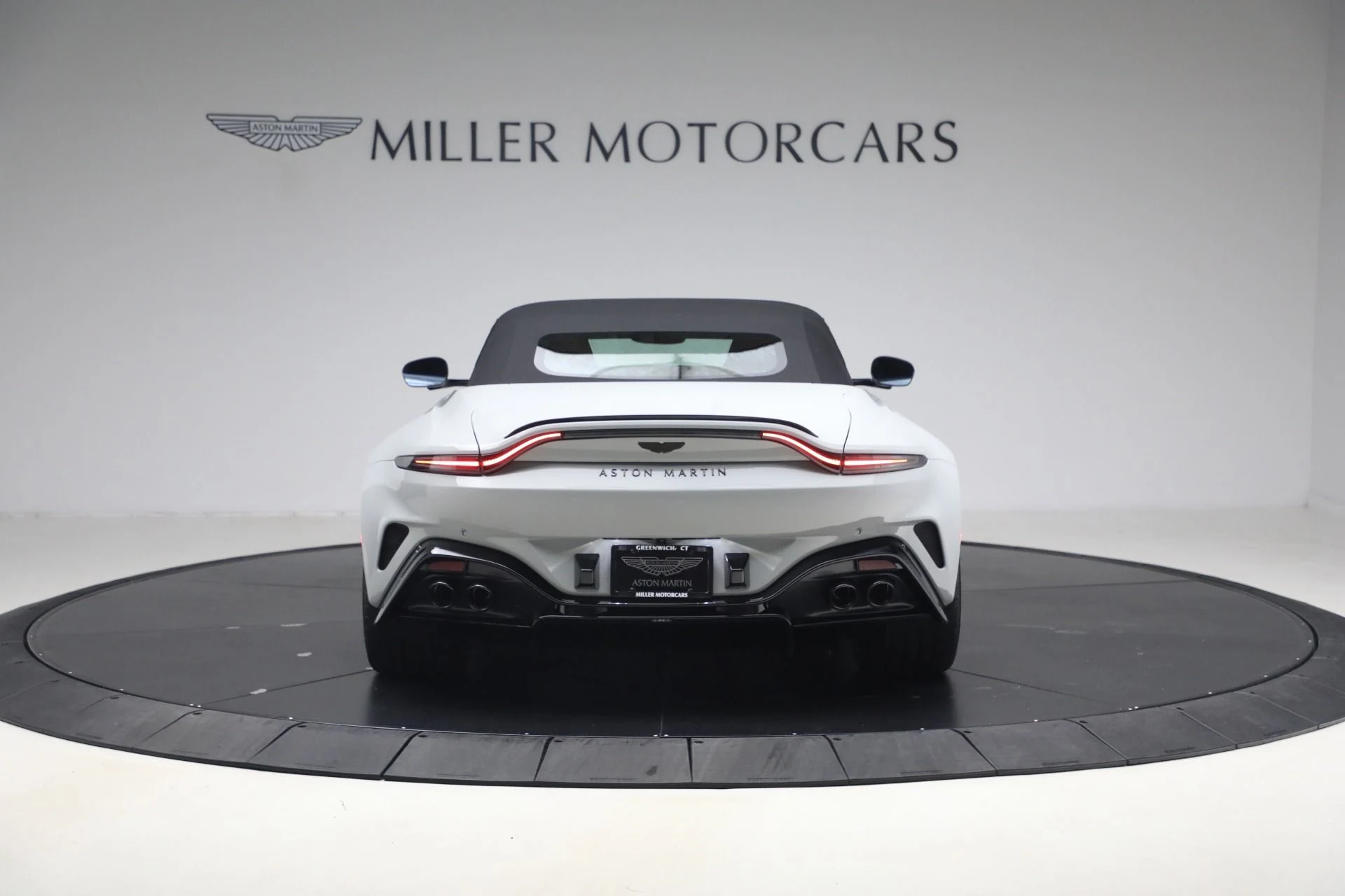 mph017_3216937350_New_2026_Aston_Martin_Vantage_S_Roadster_1776800186_e4f2432546