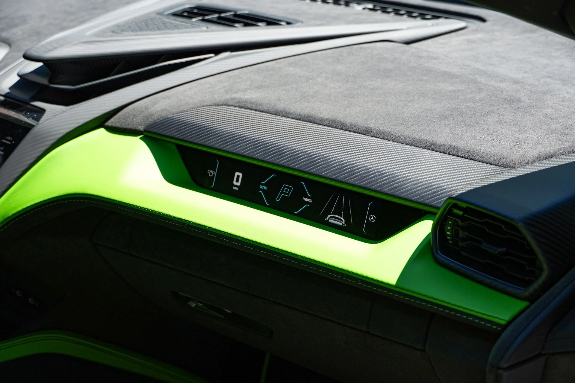 mph017_3223755167_Used_2025_Lamborghini_Revuelto_1781291405_53de2a63b2