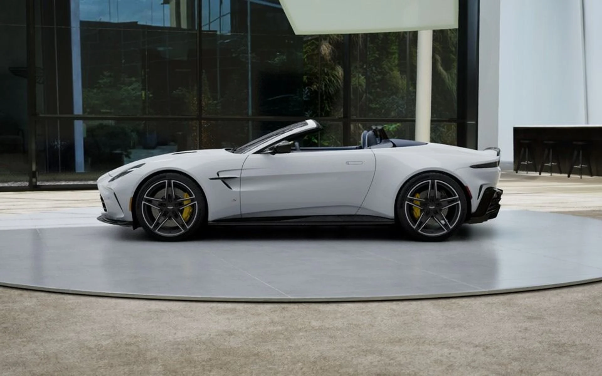 mph017_322842437_New_2027_Aston_Martin_Vantage_S_Roadster_In_Transit_13dc2c5c70