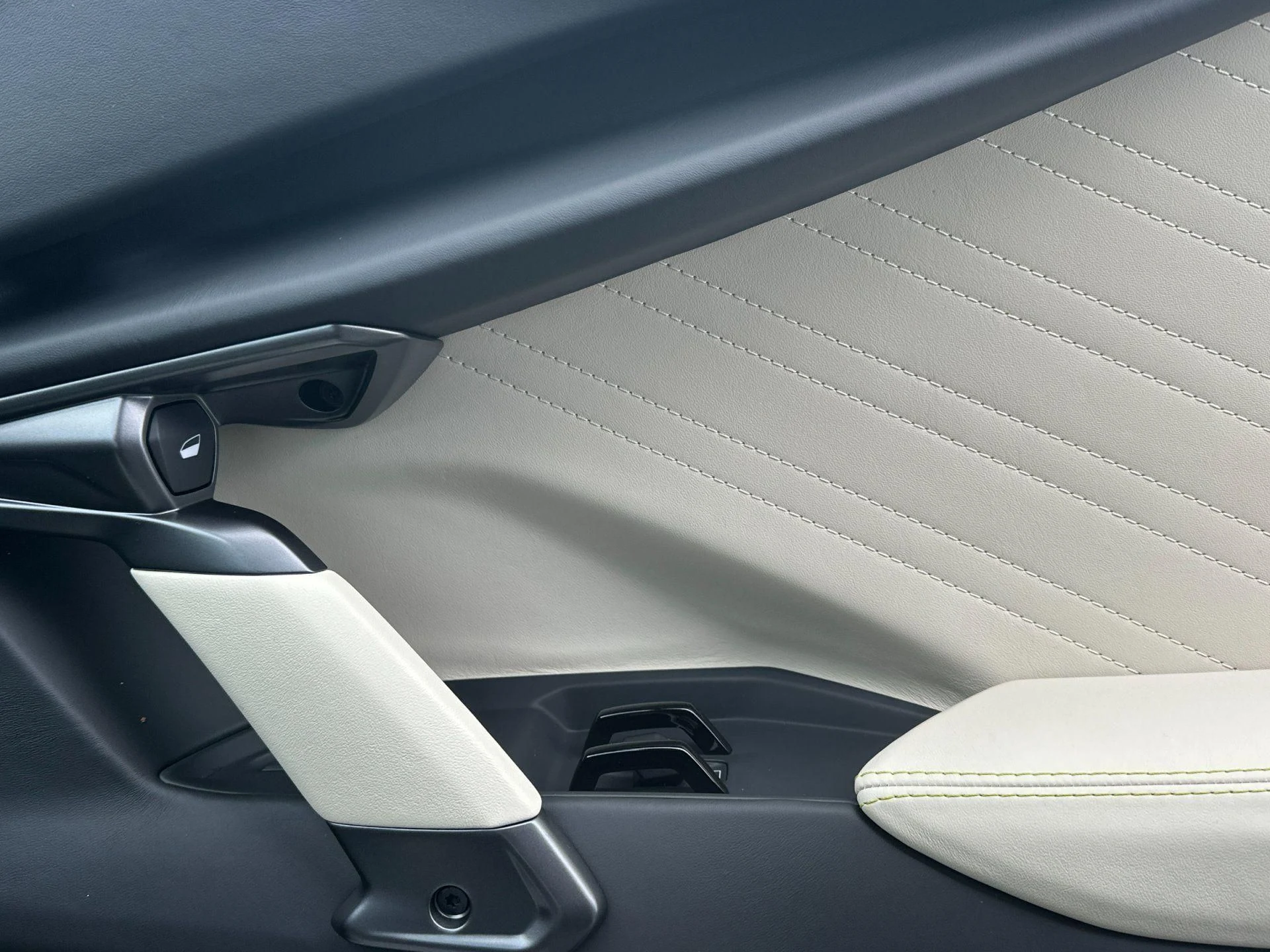 mph017_3228535357_New_2026_Lamborghini_Revuelto_1772877567_418dbb7163