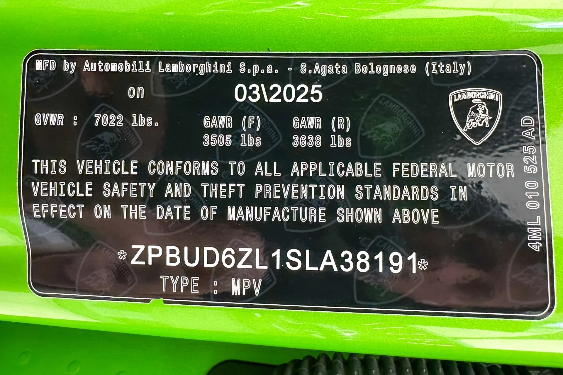 mph017_3228572358_Used_2025_Lamborghini_Urus_SE_Bicolor_Sportive_Interior_870_Miles_789_Horsepower_1772047761_45fe275ad4