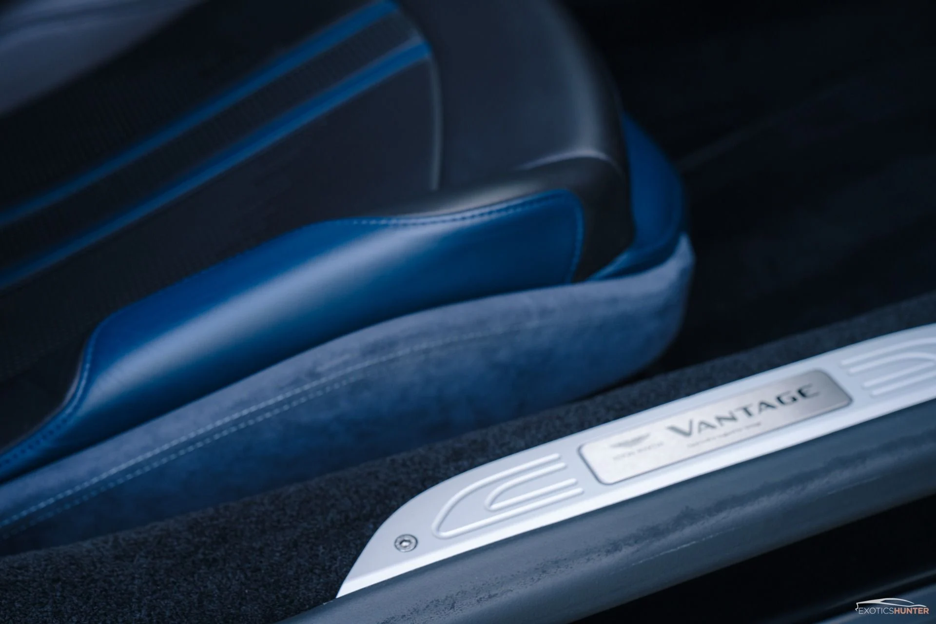 mph017_3230405696_Used_2019_Aston_Martin_Vantage_1753929361_32c0483838