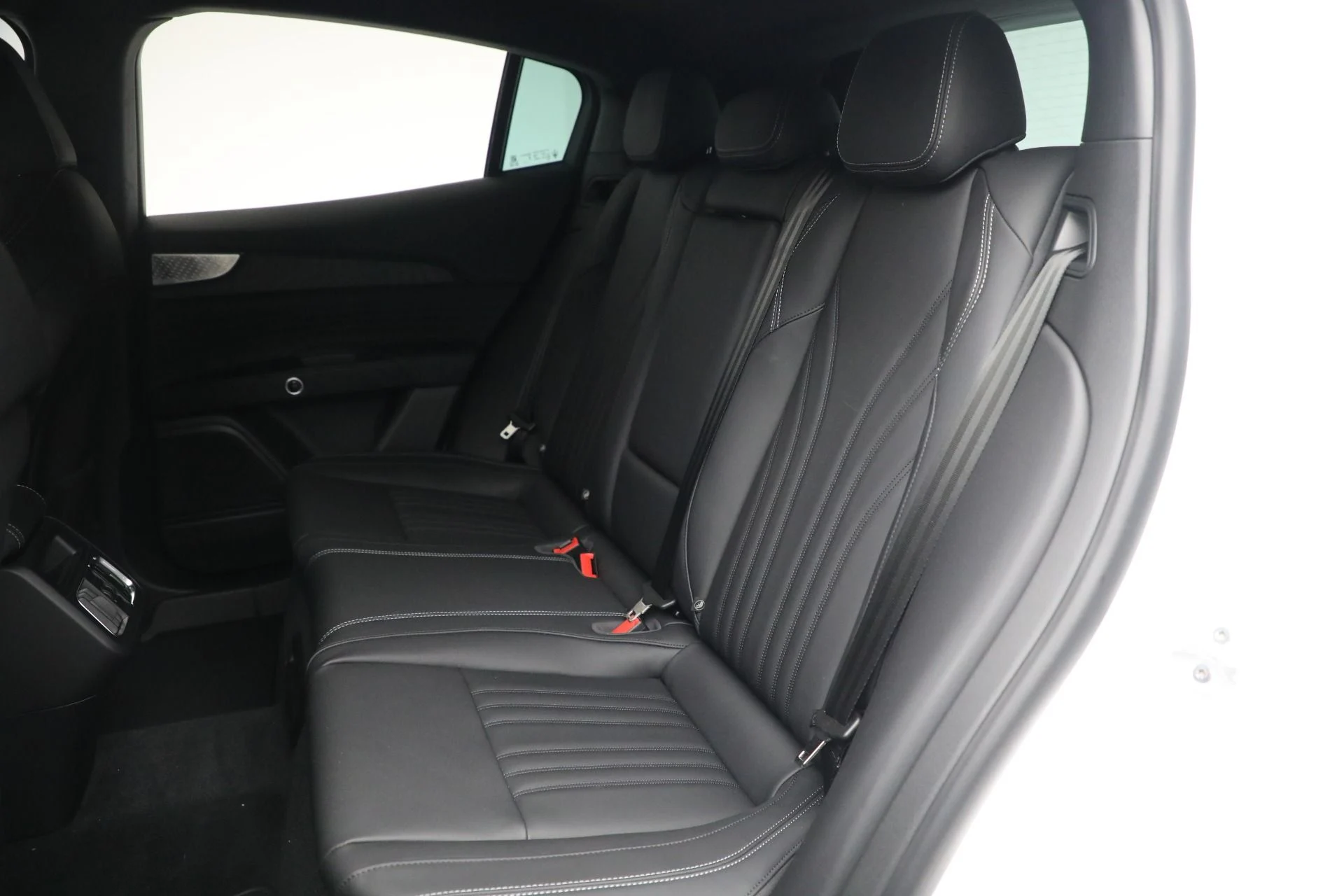 mph017_3233590611_New_2025_Maserati_Grecale_1756220859_55dca90ead