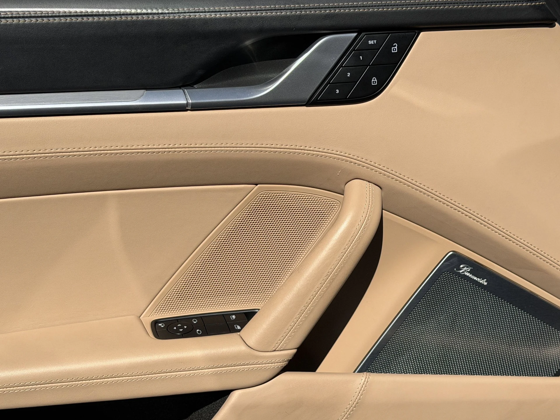 mph017_3235372379_fff56a433a632d6023ebd1a6dac83490x_83e40d6082