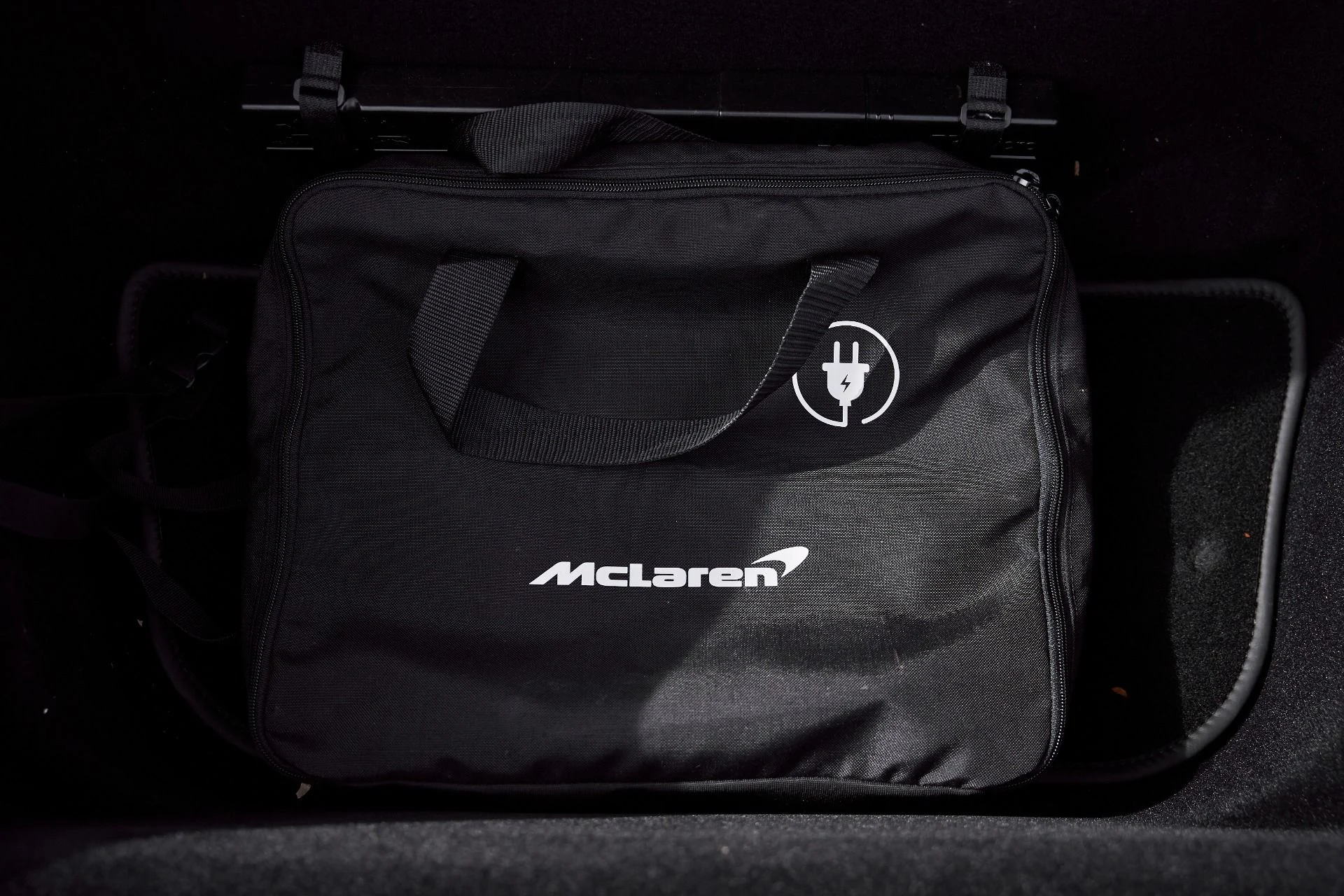 mph017_3240413698_Used_2023_Mc_Laren_Artura_1770833704_1067e6e469