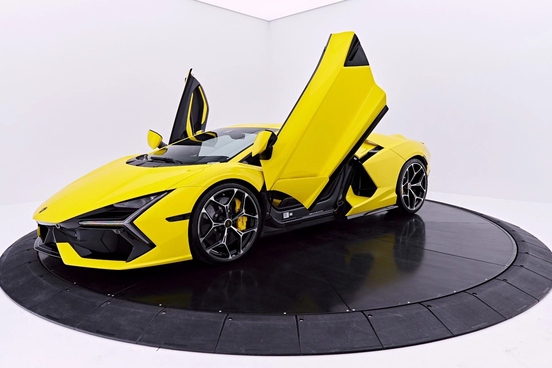 mph017_3242887706_Used_2026_Lamborghini_Revuelto_Base_1782198242_08deb3f0ea