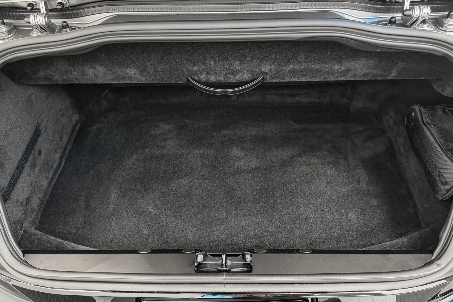 mph017_3246845552_Used_2025_Aston_Martin_DB_12_Volante_Duotone_interior_Bowers_and_Wilkins_Audio_Nearly_New_1789749797_bc7e2f3322