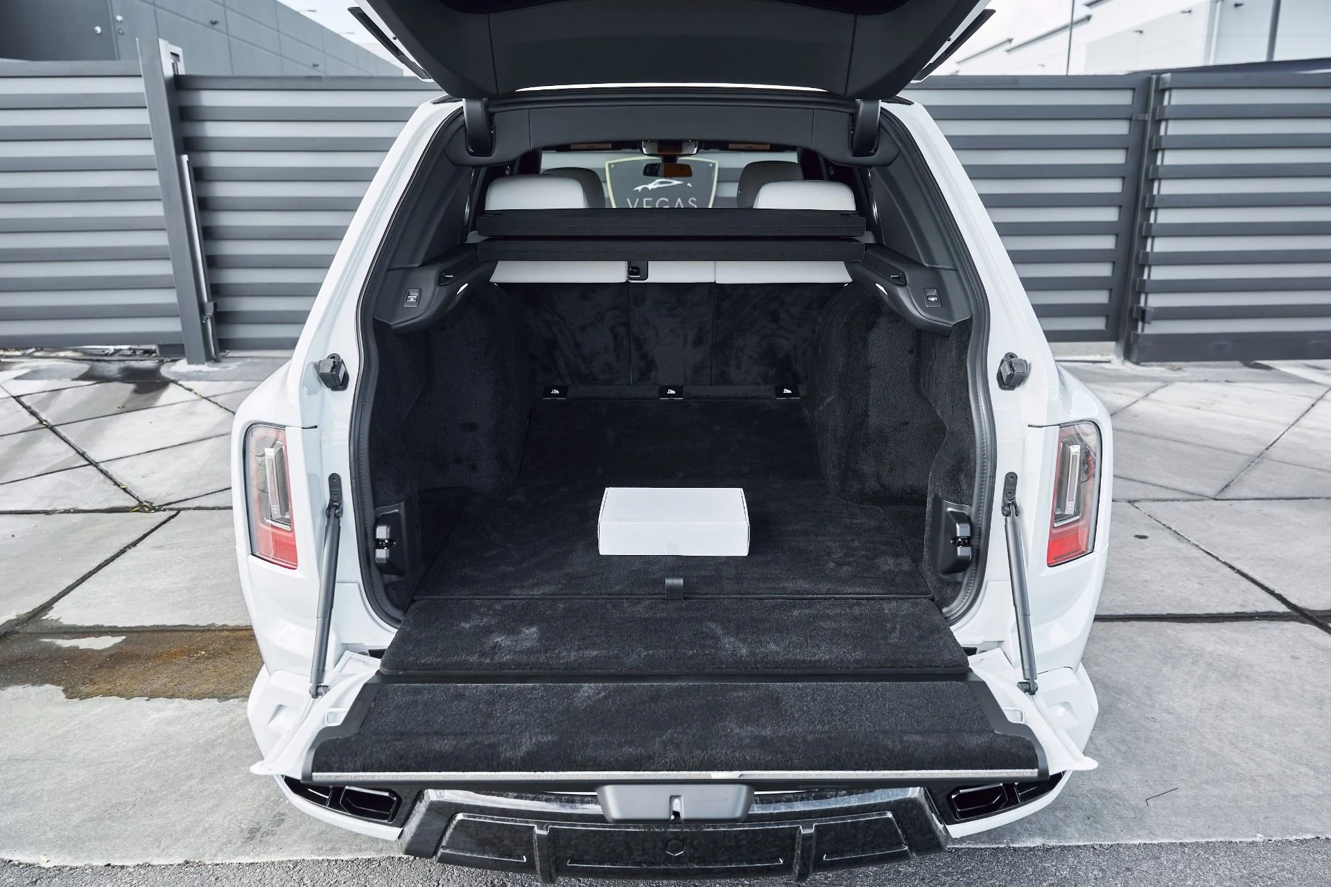 mph017_3246963663_Used_2026_Rolls_Royce_Cullinan_Base_1766884723_fc557583a3