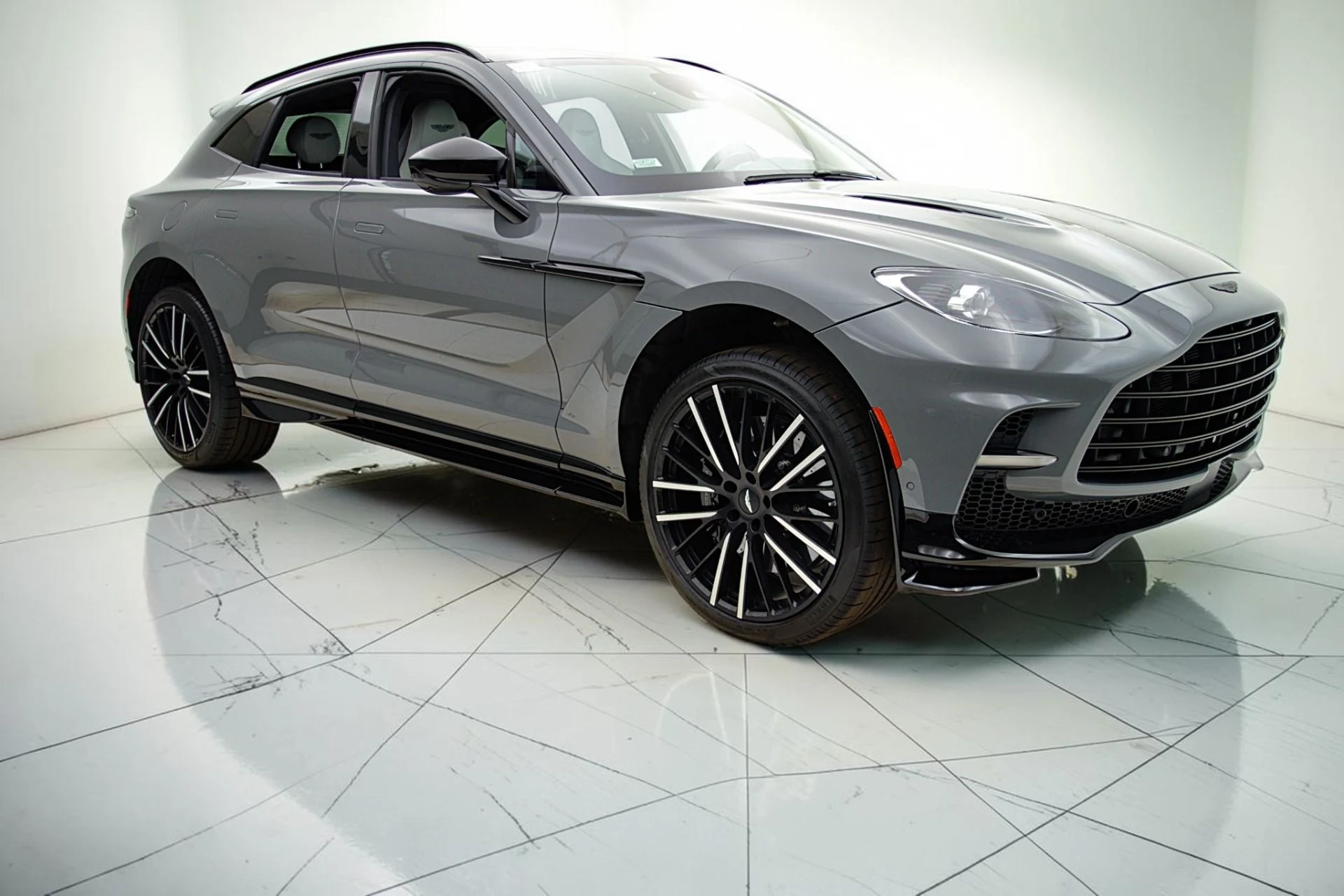 mph017_3249993071_Used_2023_Aston_Martin_DBX_707_f076f8b6c2