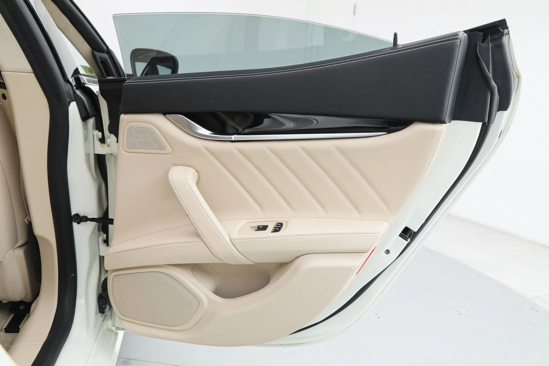 mph017_3268290419_86f24dcd49c9743f9ea1ef58314660f8_0b84428881