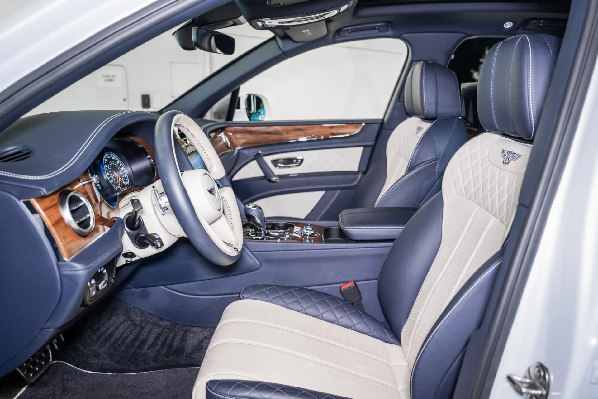 mph017_3274848788_Used_2019_Bentley_Bentayga_V8_1759420865_b1e61d8e02