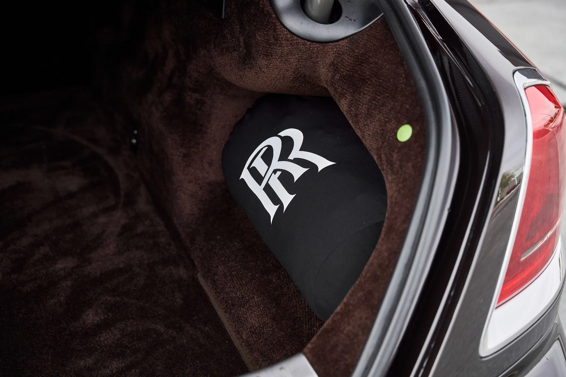 mph017_3275714189_Used_2014_Rolls_Royce_Wraith_Base_1767150951_90f1c41dfe