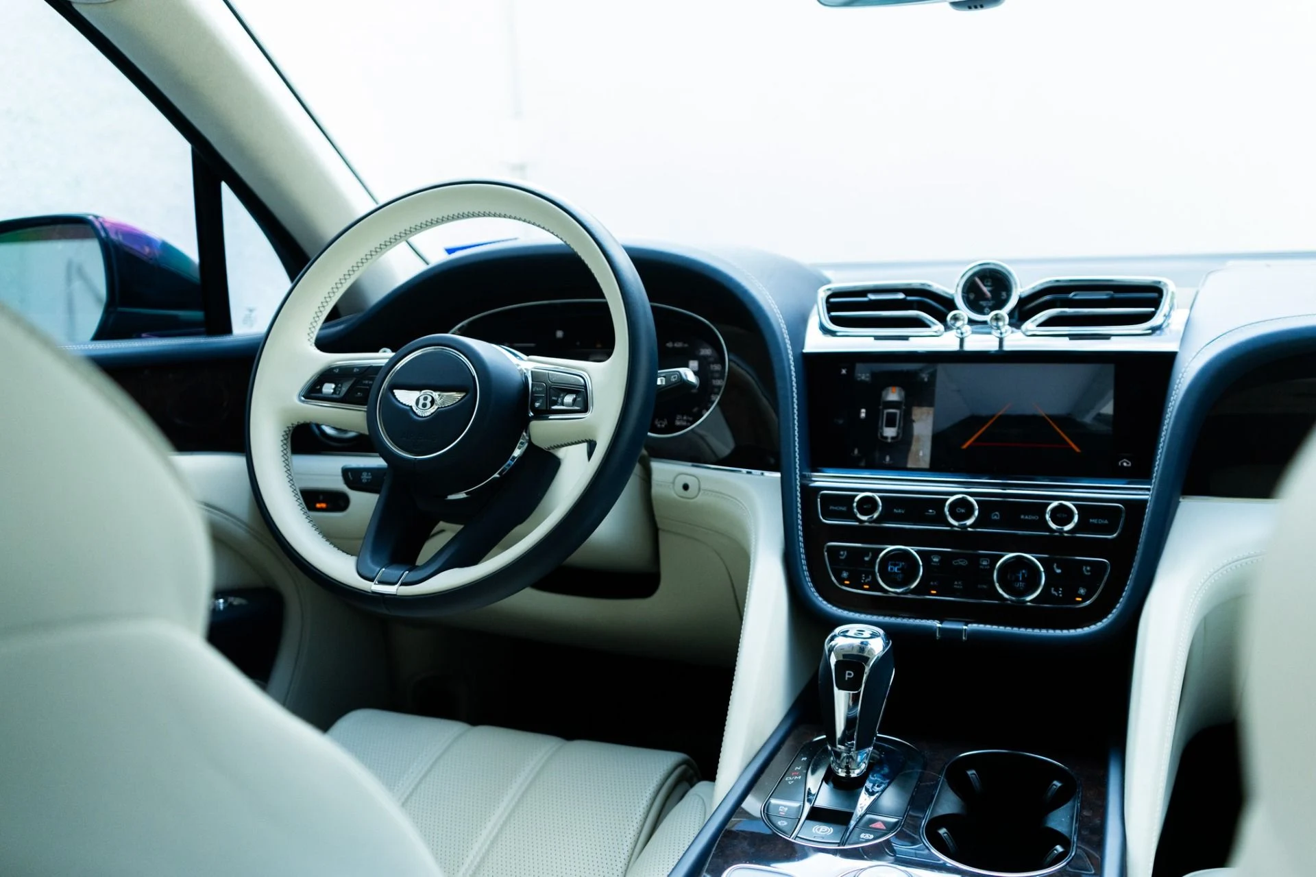 mph017_3290216820_Used_2024_Bentley_Bentayga_V8_1761672305_a3fb17148a