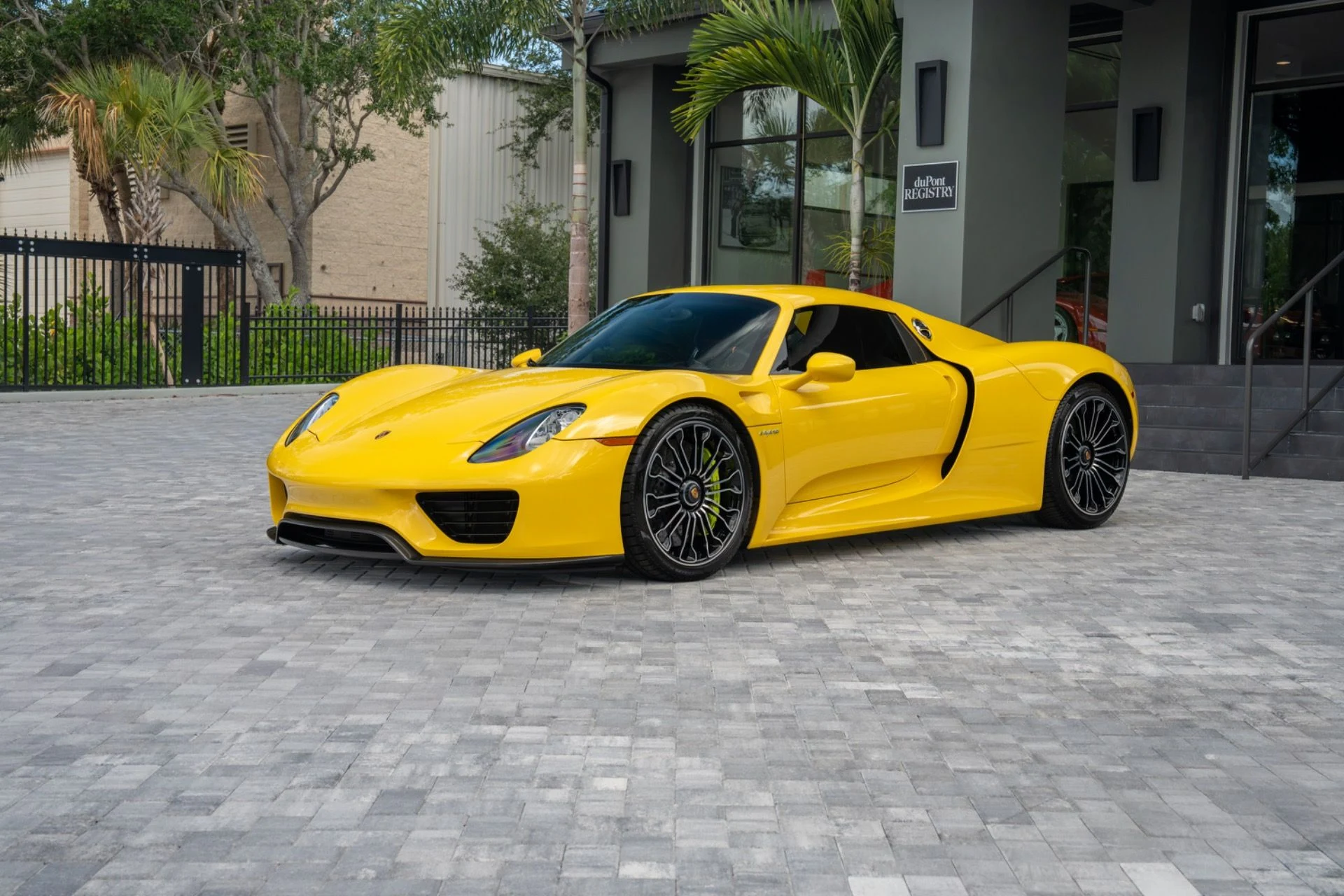 mph017_3290612678_Used_2015_Porsche_918_Spyder_1782406237_e1bf72ef43