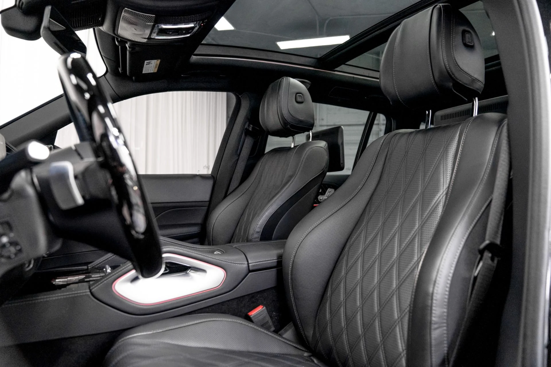 mph017_3292896628_Used_2025_Mercedes_Benz_Mercedes_Maybach_GLS_600_4_MATIC_1762198901_070f4ec9da