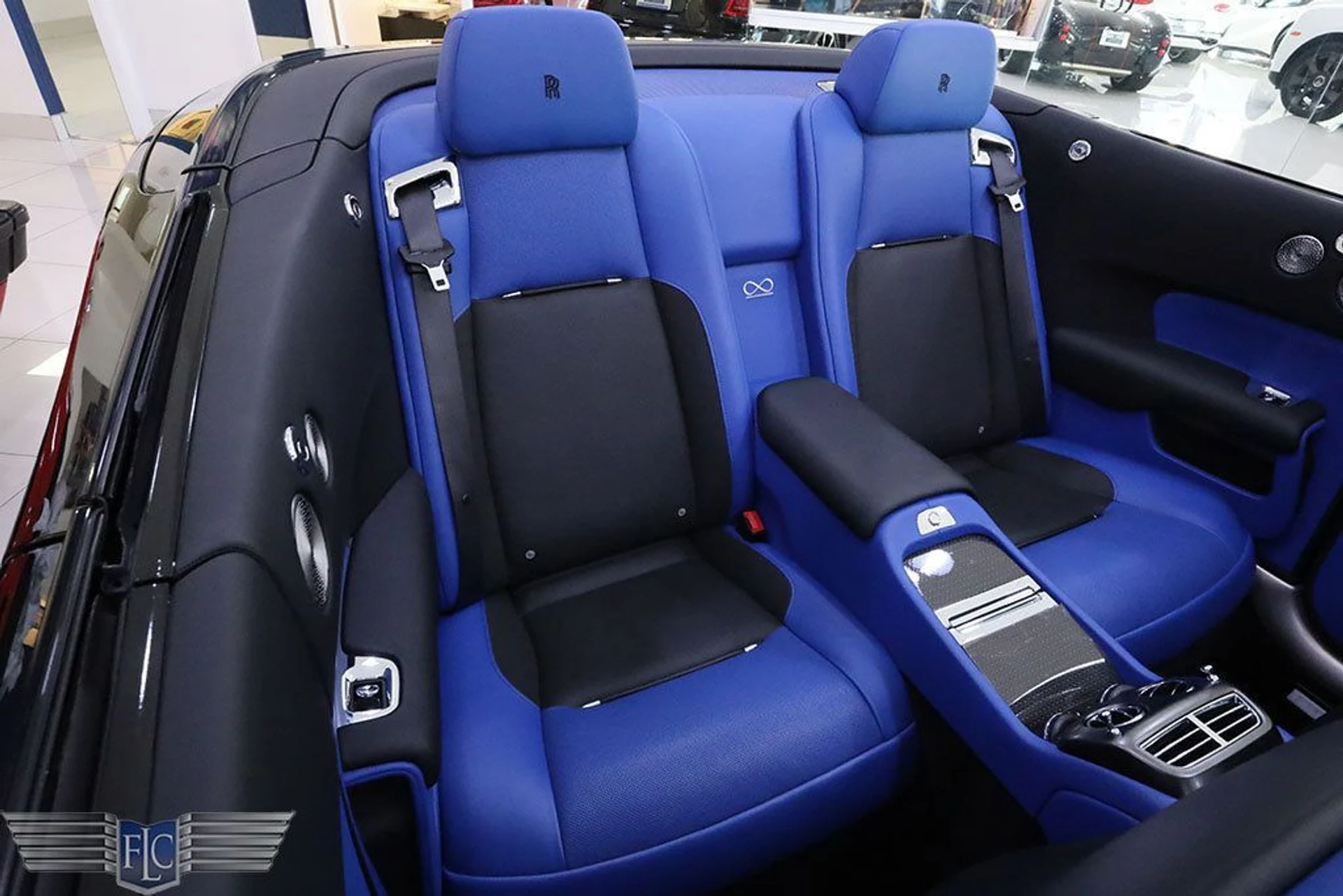 mph017_3293175647_used_2018_rolls_royce_dawn_blackbadgeconvertible_6305_22965393_18_1024_98d77d2864