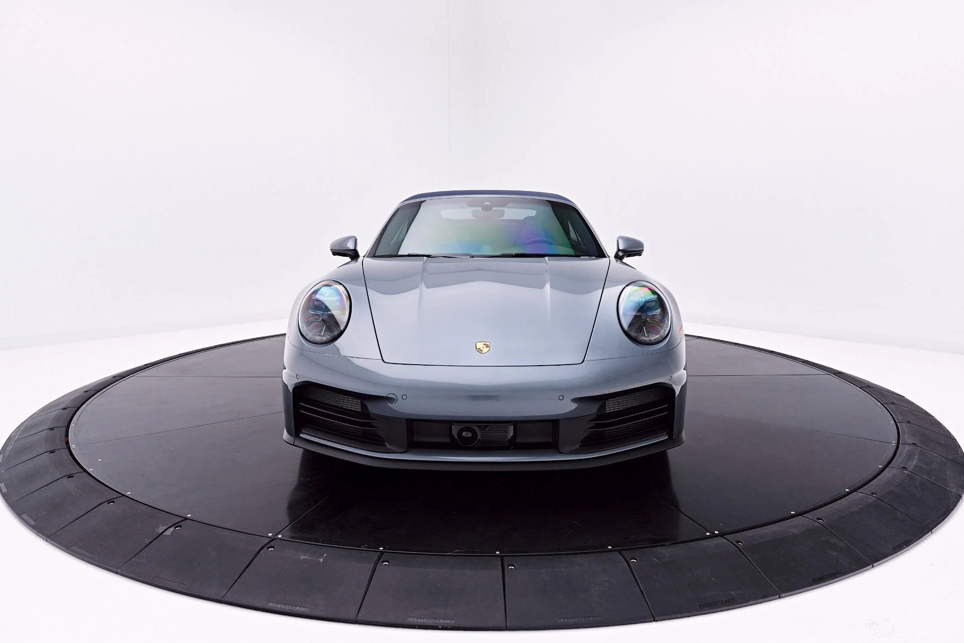 mph017_3301045941_Used_2025_Porsche_911_Carrera_1777504759_e5561afc0b