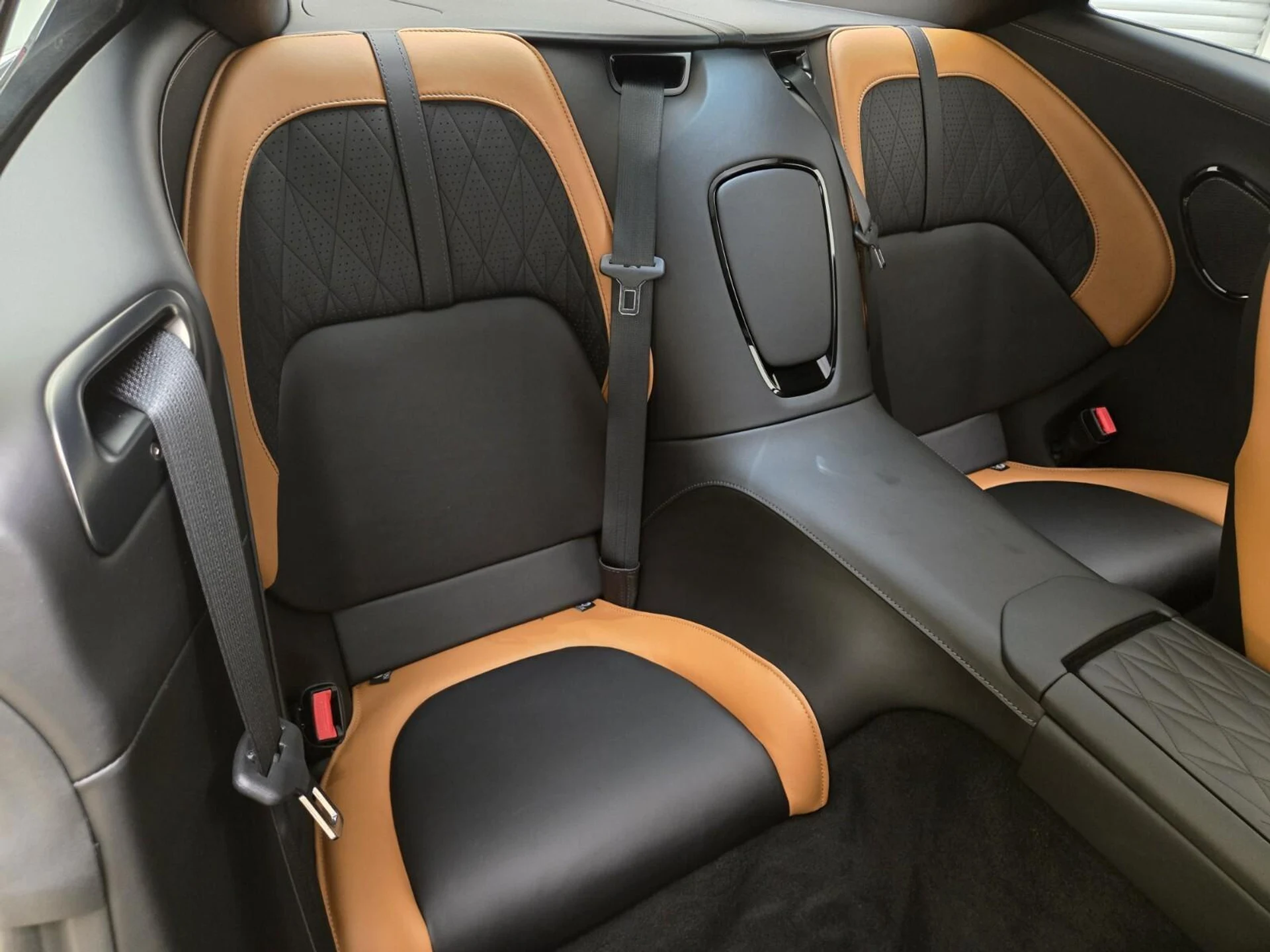 mph017_3302397766_New_2026_Aston_Martin_DB_12_1769062387_1eaab68339