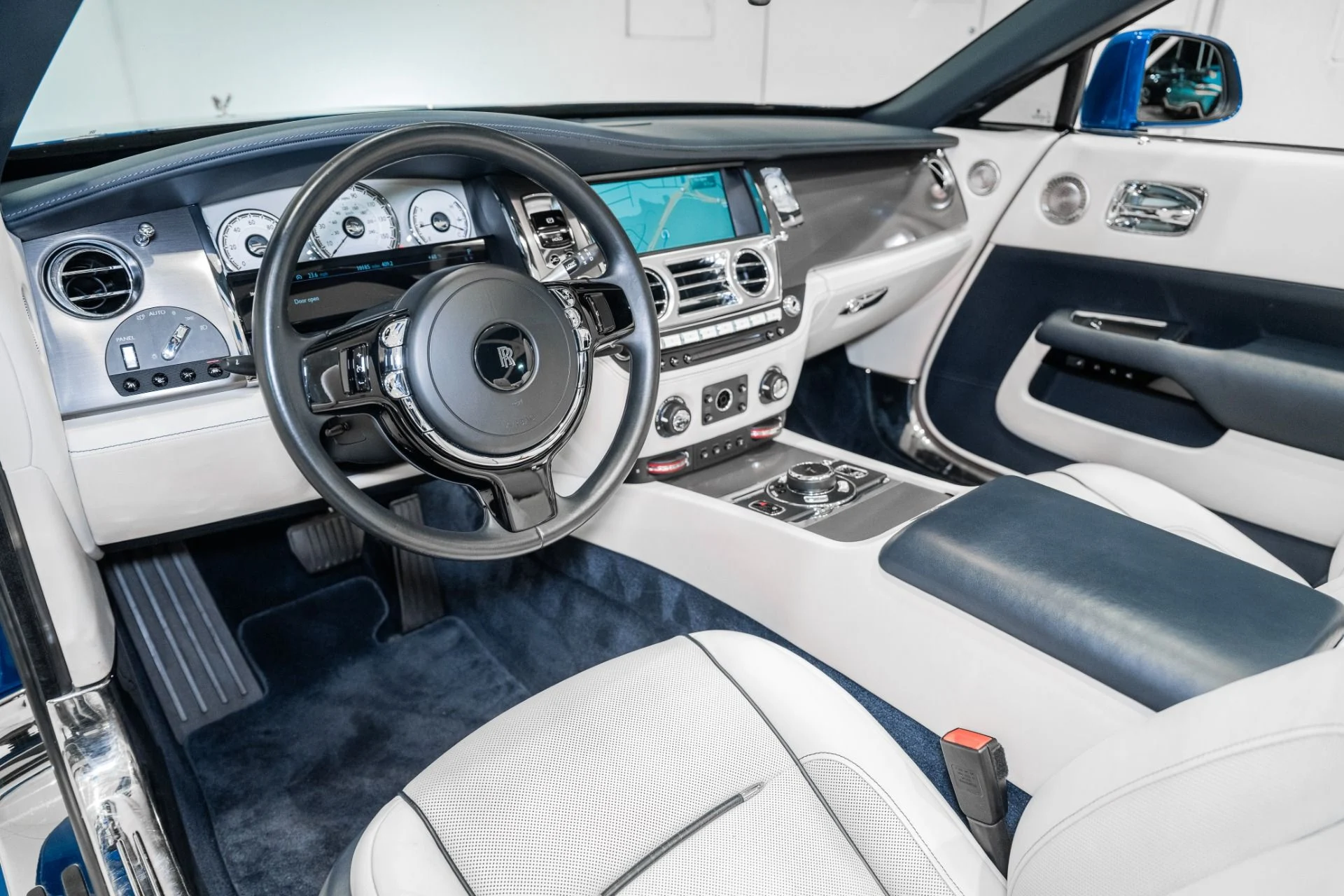 mph017_3303061143_Used_2017_Rolls_Royce_Dawn_1793121362_aca6ff0b37