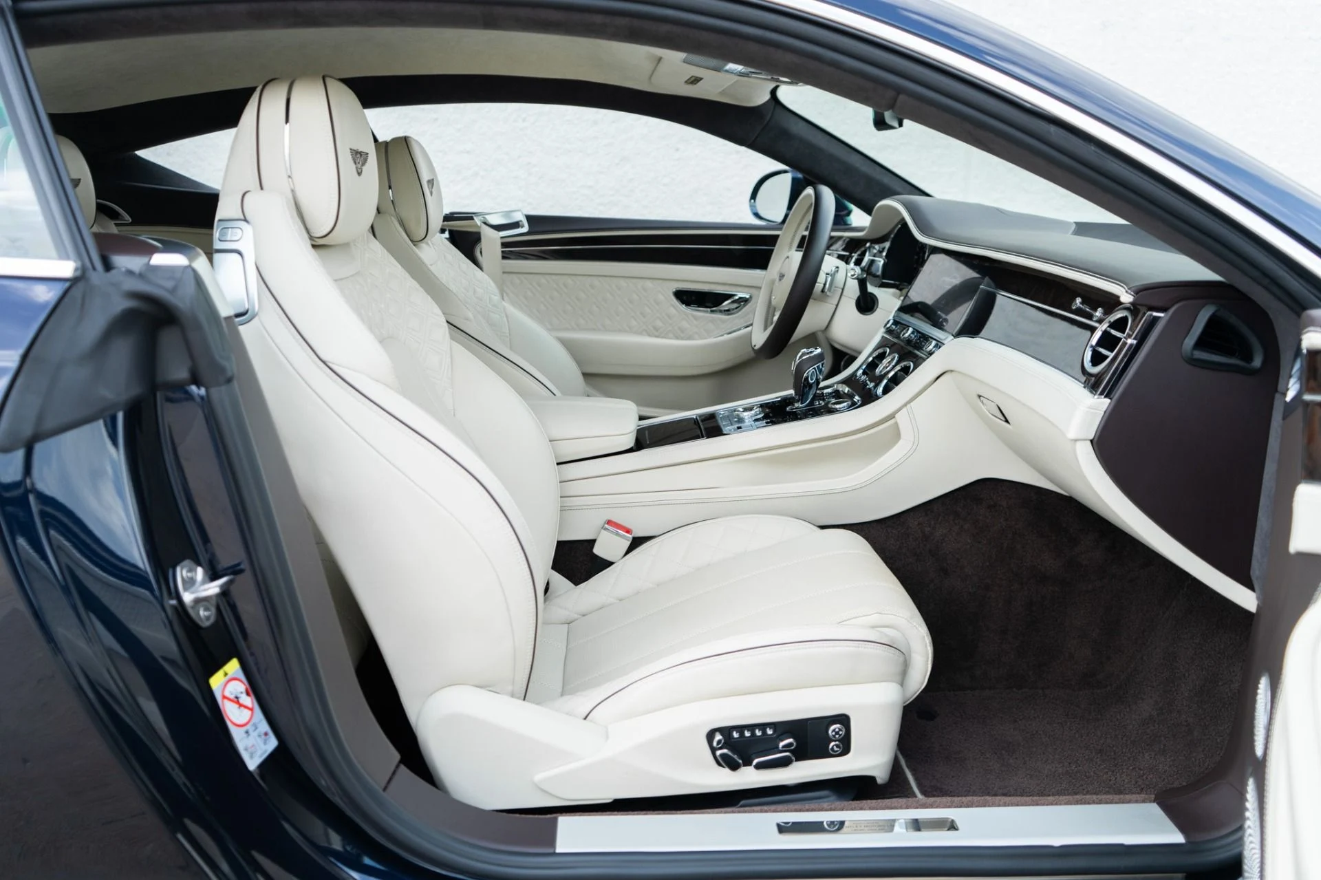 mph017_3306408618_Used_2022_Bentley_Continental_GT_V8_1761245166_75f861296e