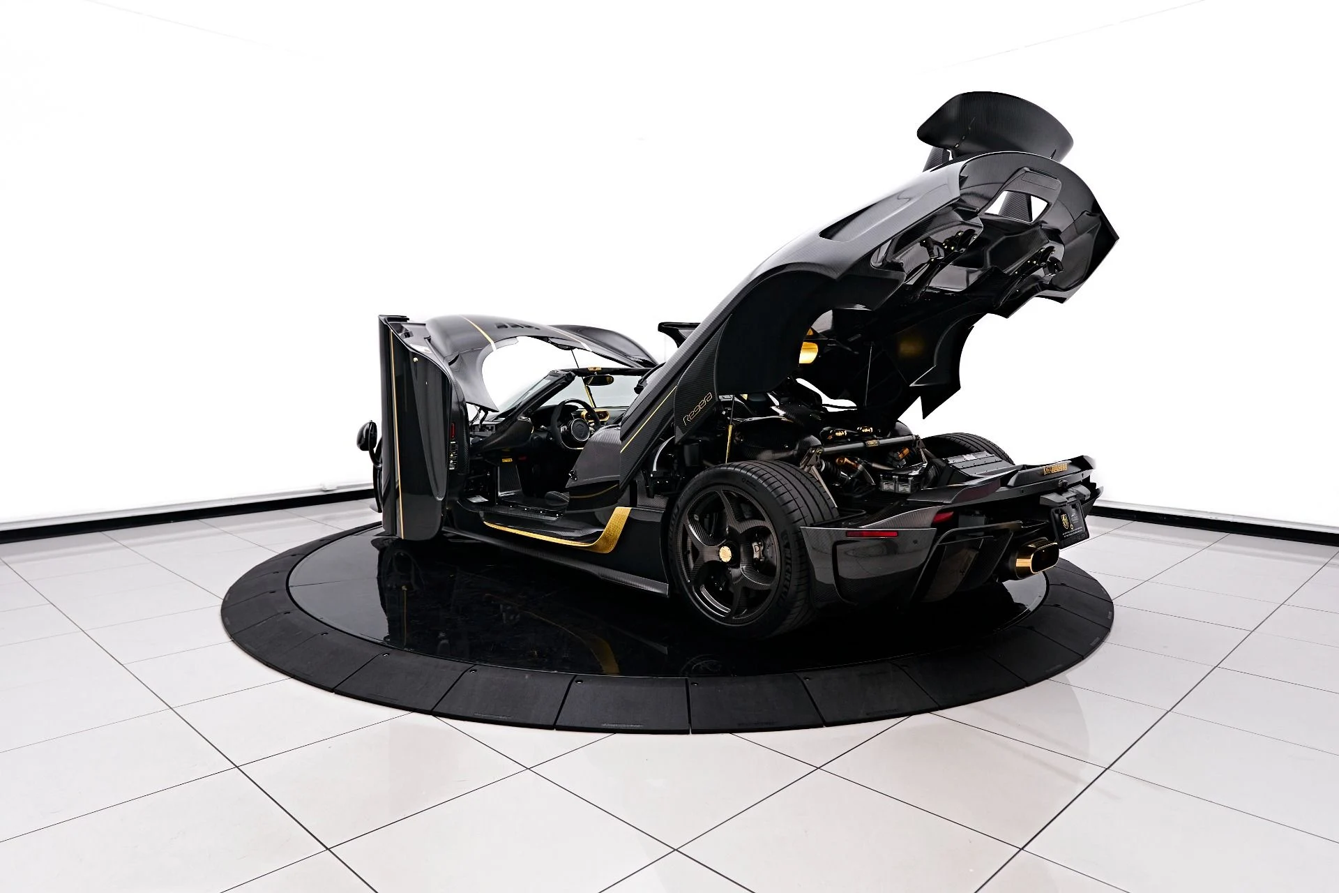 mph017_3312247124_Used_2020_Koenigsegg_Regera_CMP_1692842856_66ffdde9fb