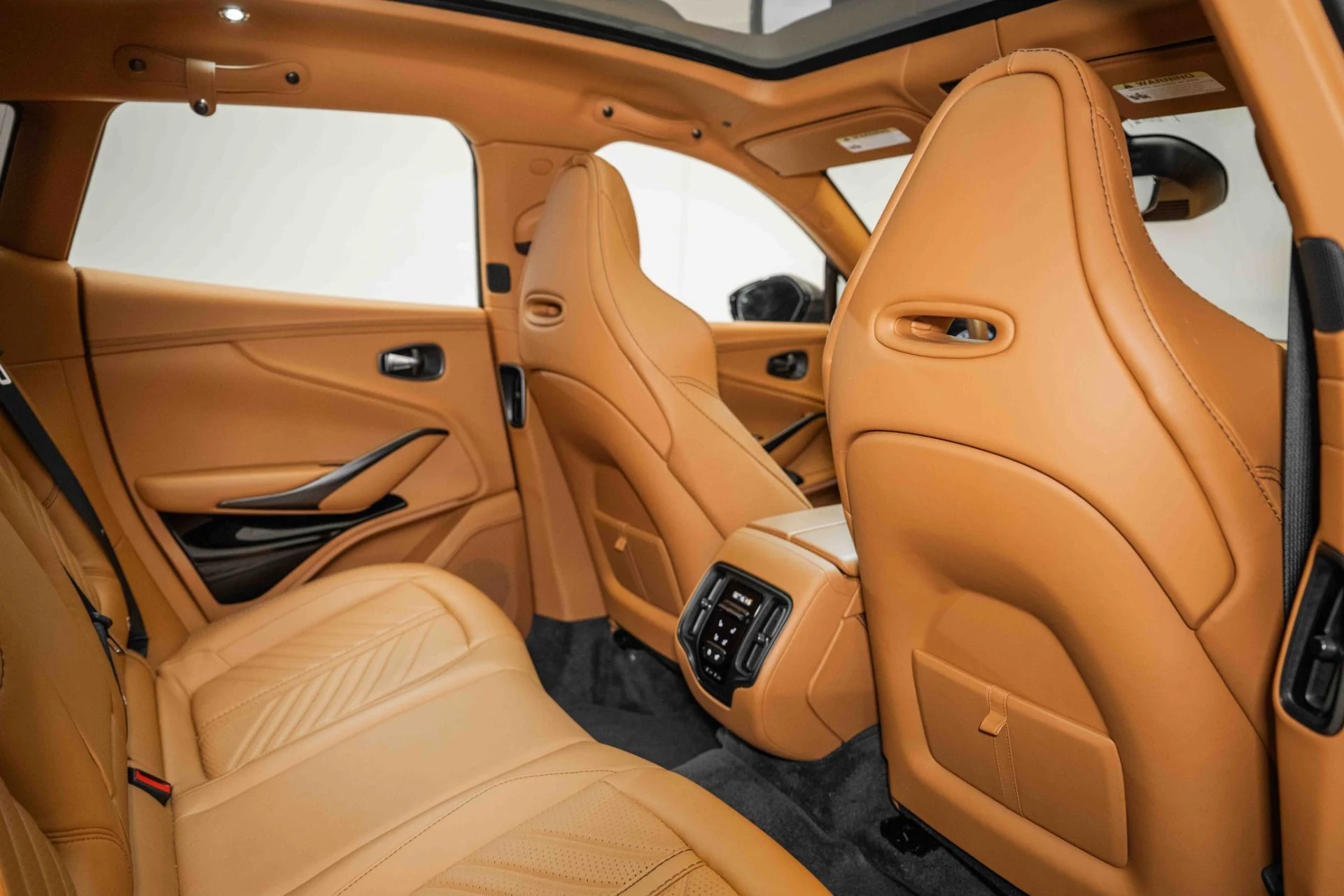 mph017_3312719099_Used_2023_Aston_Martin_DBX_707_1720795210_6edd8cd521