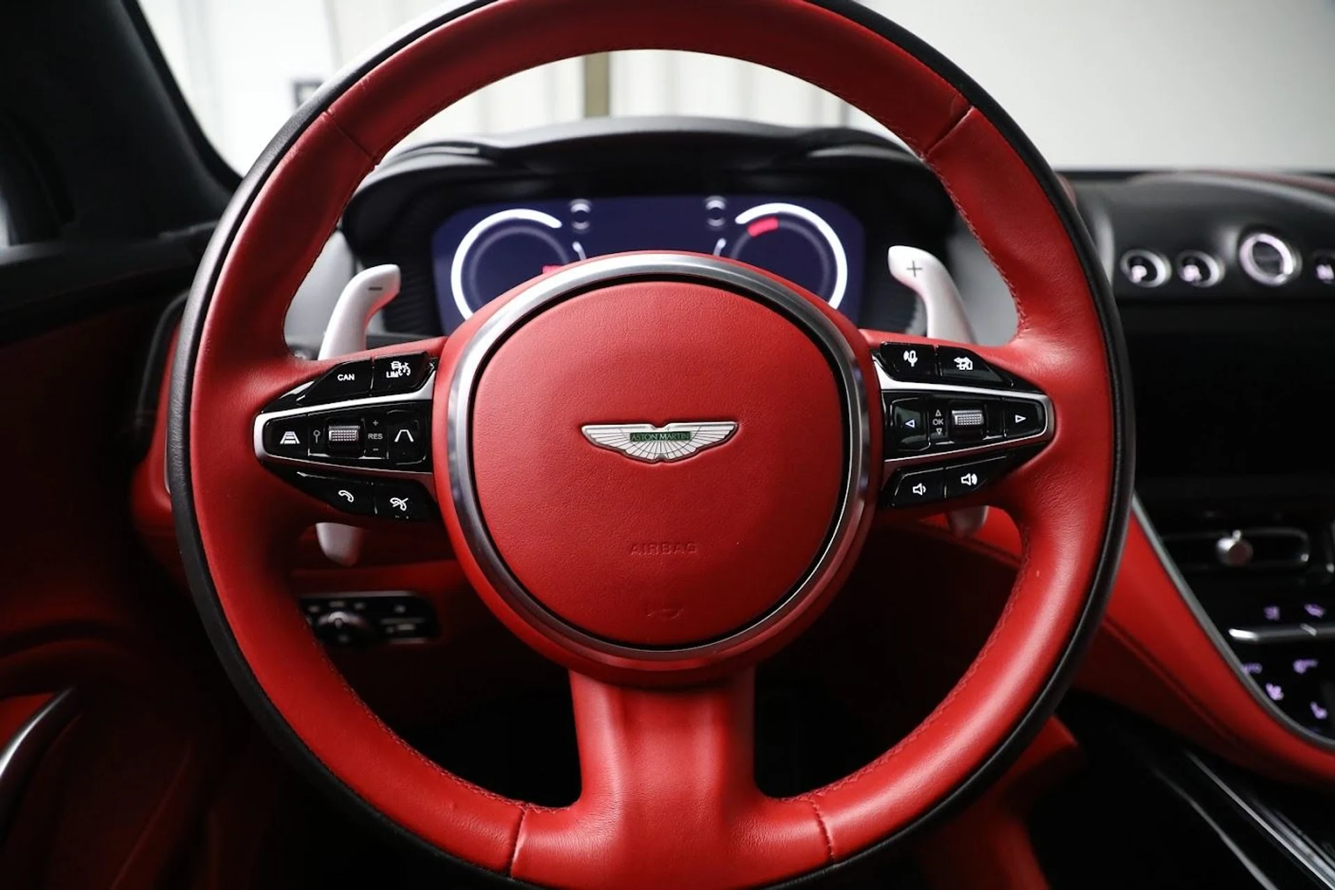 mph017_3315824881_Used_2021_Aston_Martin_DBX_1785417745_29aa6eb7d9