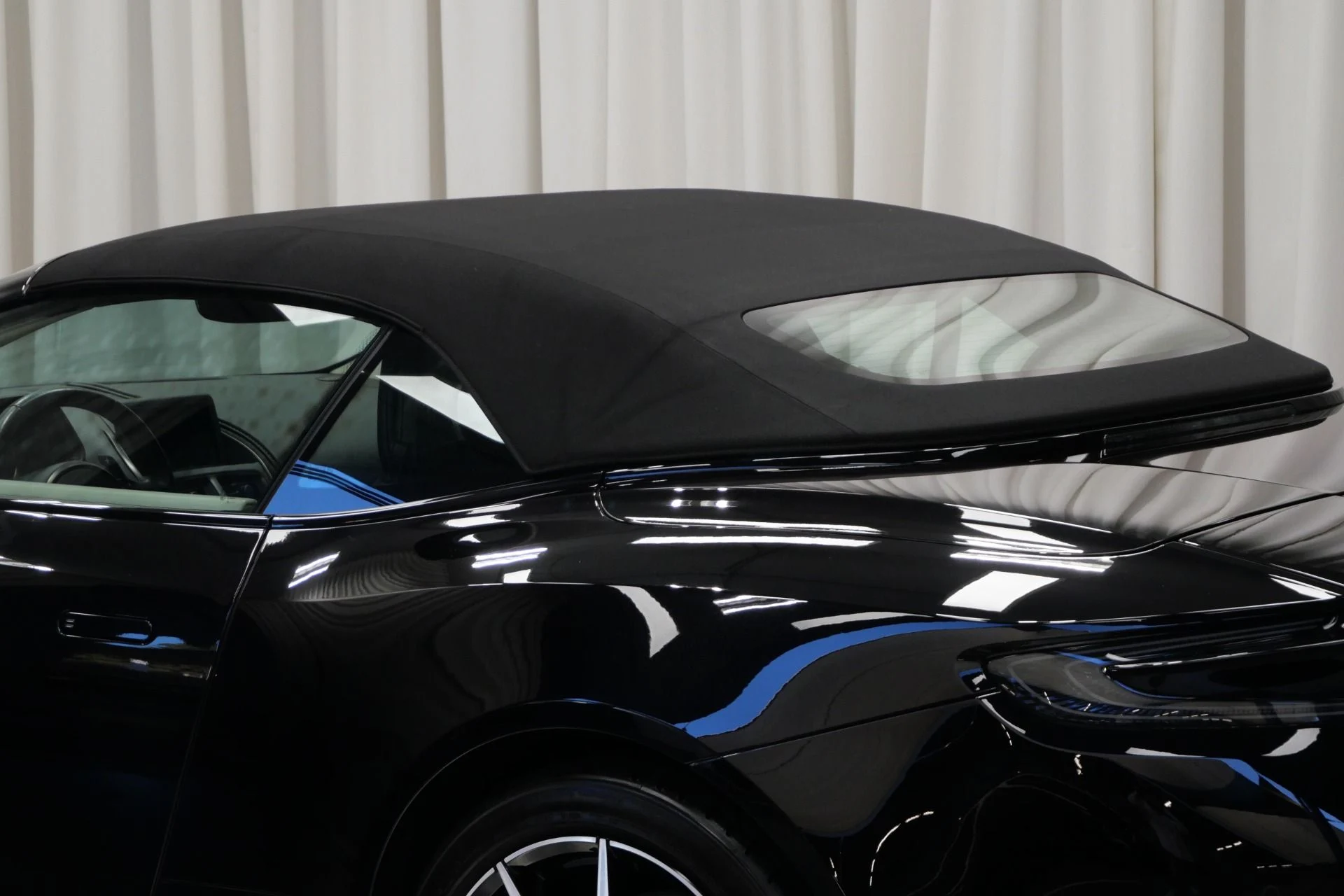 mph017_3318323955_Used_2021_Aston_Martin_DB_11_Volante_1760108226_10e6670d73
