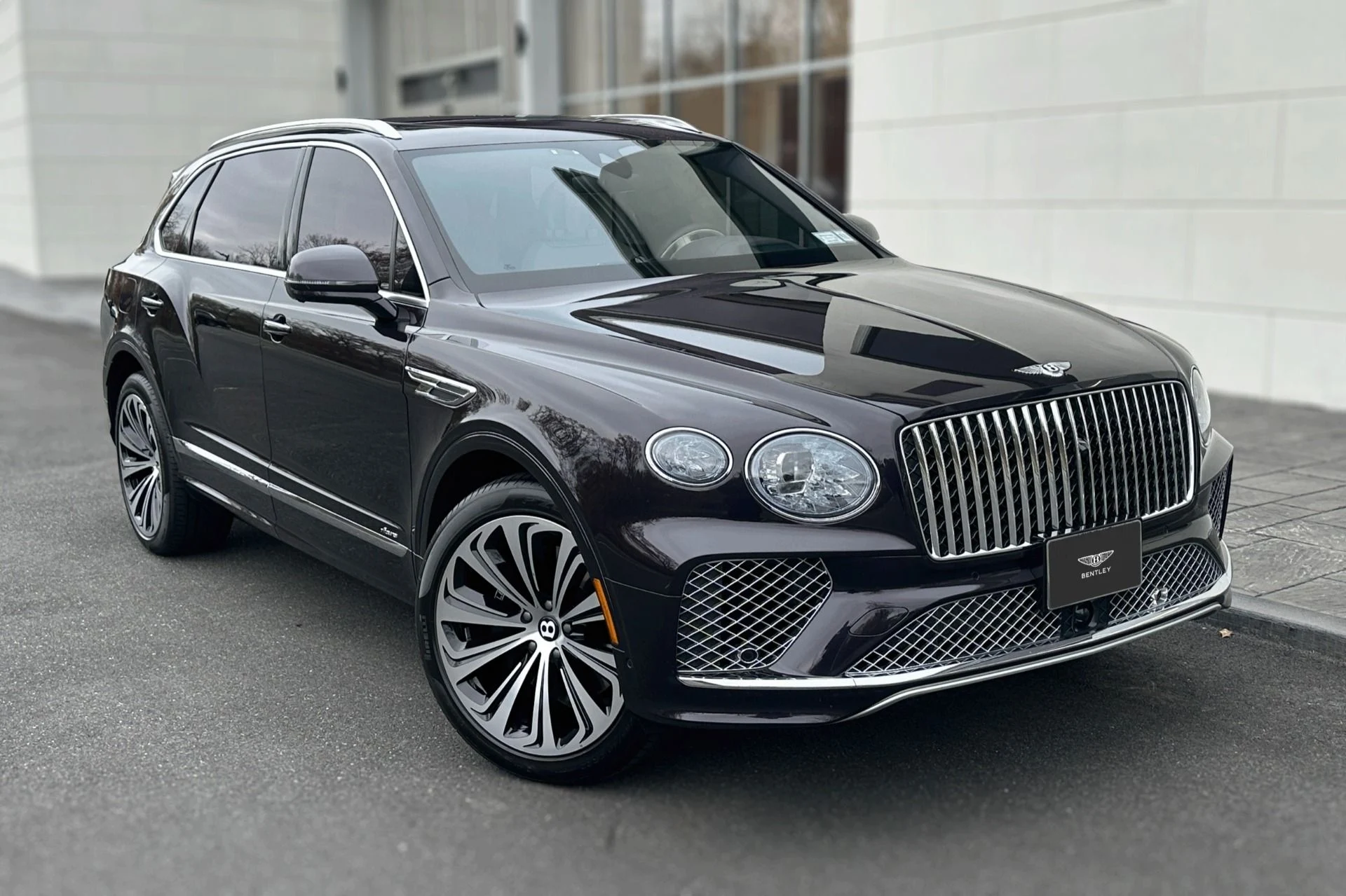 mph017_3319840931_Used_2024_Bentley_Bentayga_EWB_Azure_V8_1763042894_2c42bfc66d