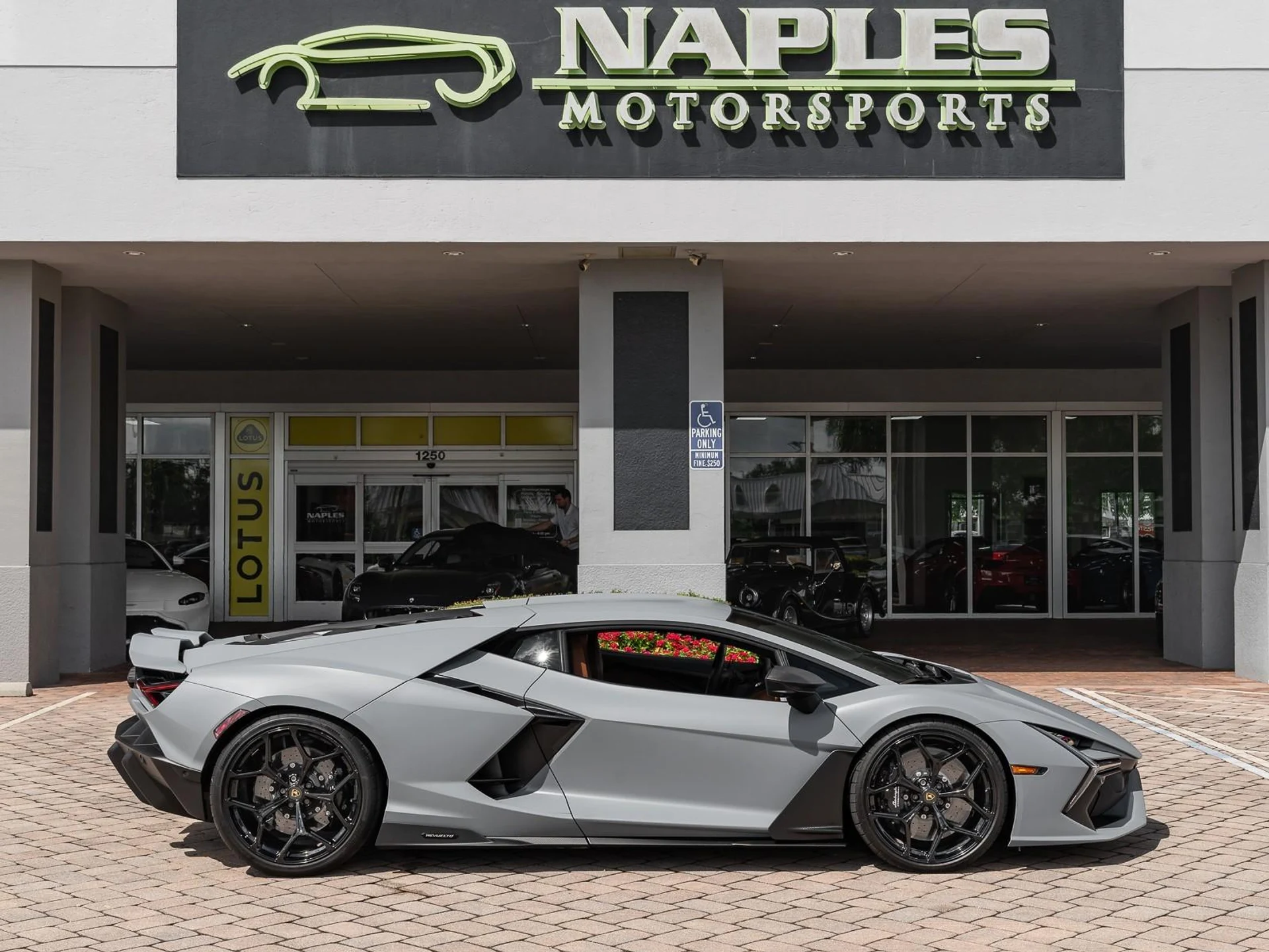 mph017_3320305835_Used_2024_Lamborghini_Revuelto_1758910276_35c2e730d0