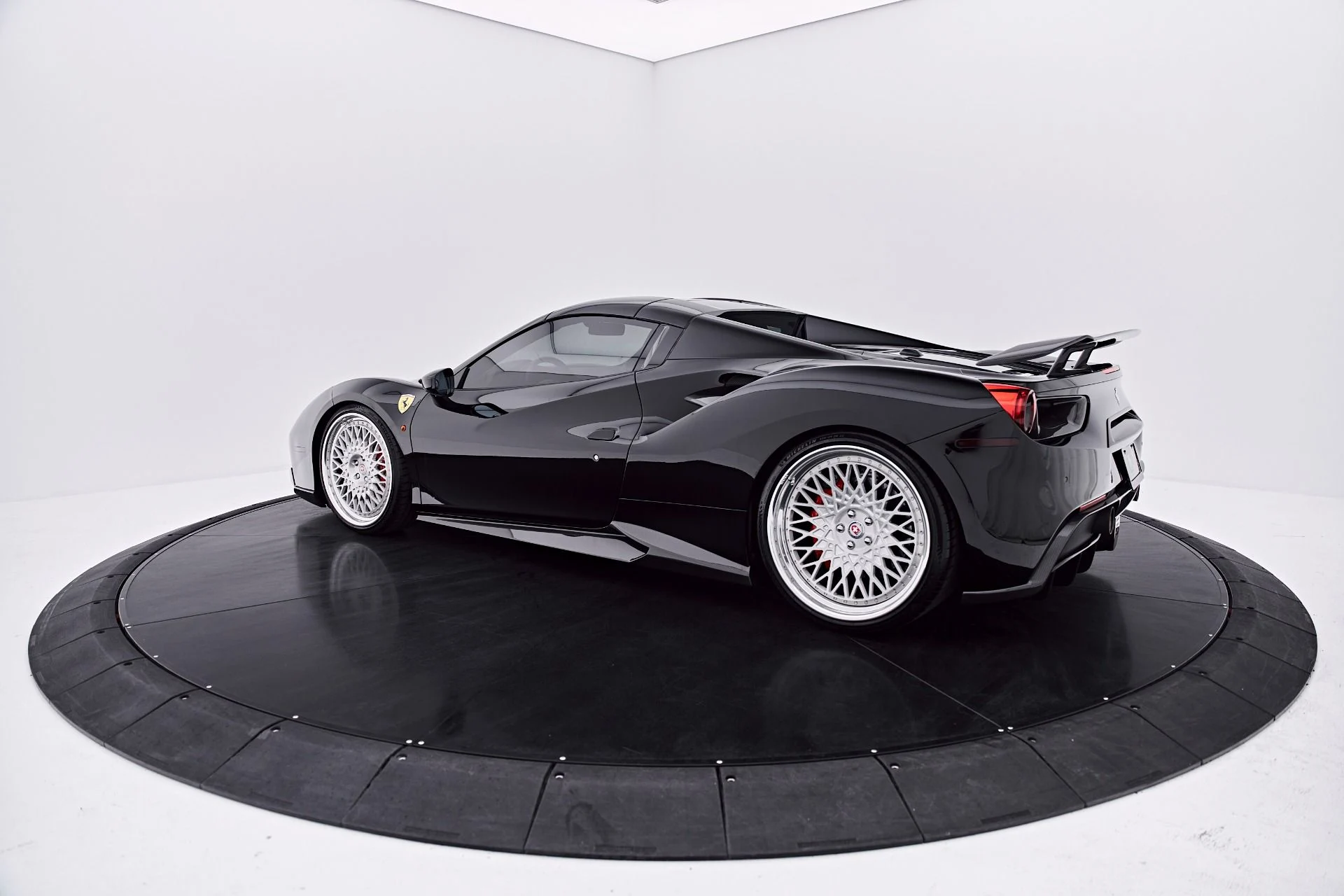 mph017_332378729_Used_2018_Ferrari_488_Spider_Base_1786671596_9d8c9473da