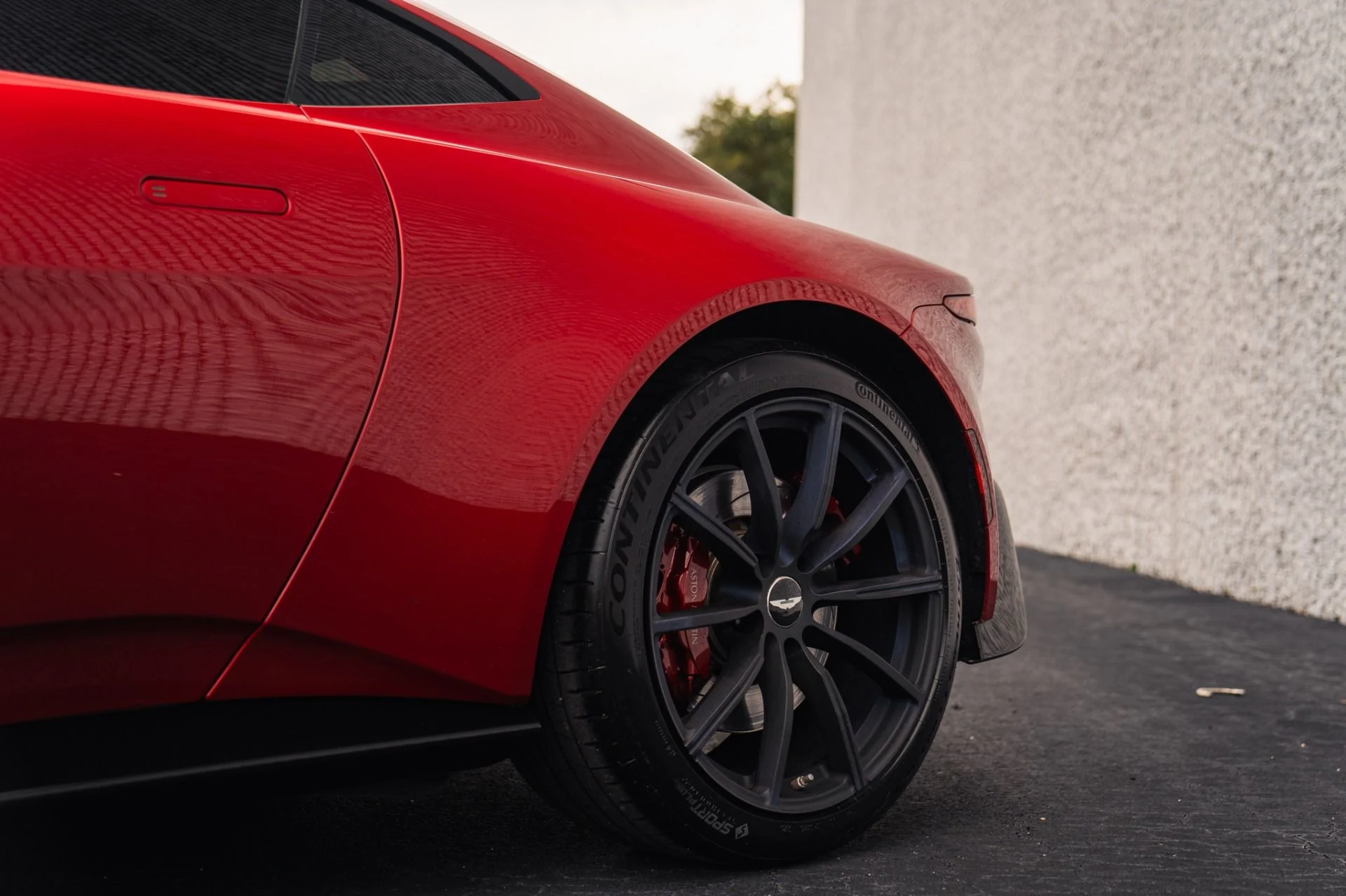 mph017_3333114348_Used_2019_Aston_Martin_Vantage_Painted_Hyper_Red_1790717746_d6d15ed98d