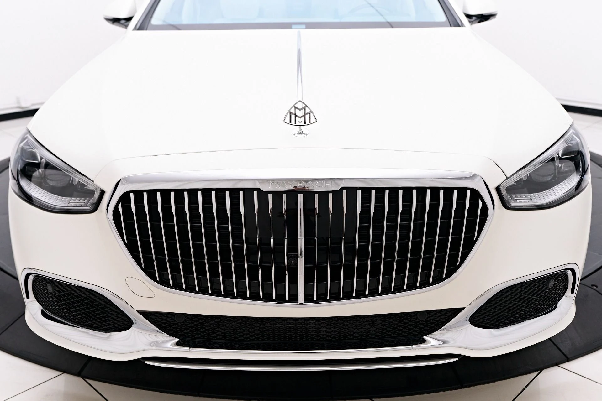 mph017_3335883959_Used_2023_Mercedes_Benz_S_Class_Maybach_S_680_1755991214_83bdd33328
