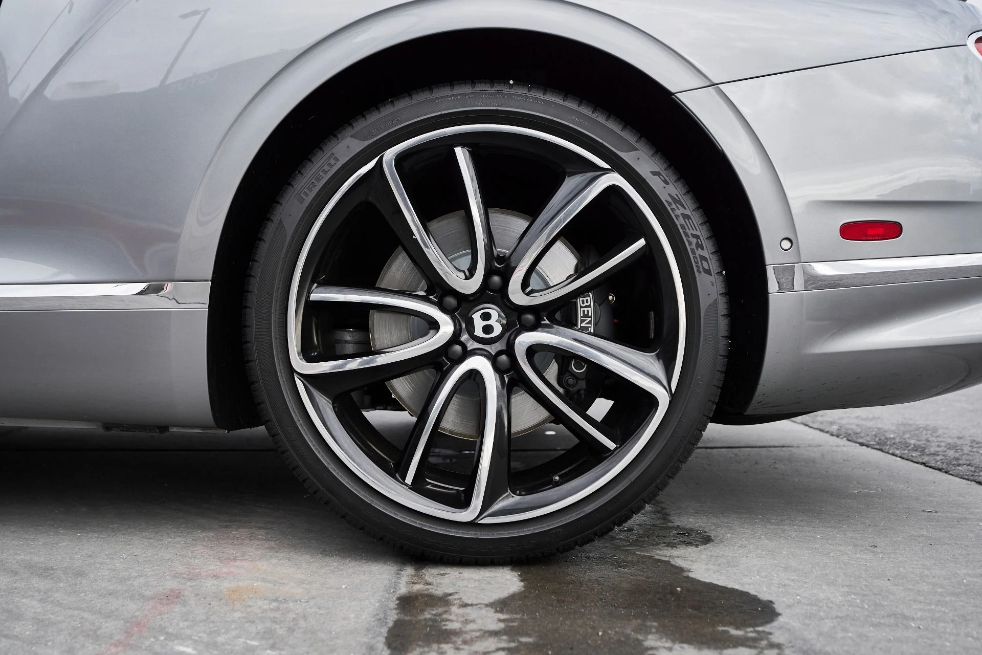 mph017_3340983011_Used_2021_Bentley_Continental_GT_V8_1764018686_799bc2be34