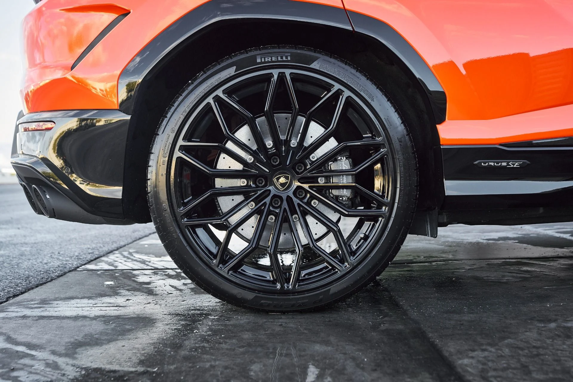 mph017_3341187353_Used_2025_Lamborghini_Urus_SE_1763604974_8d8f85822b